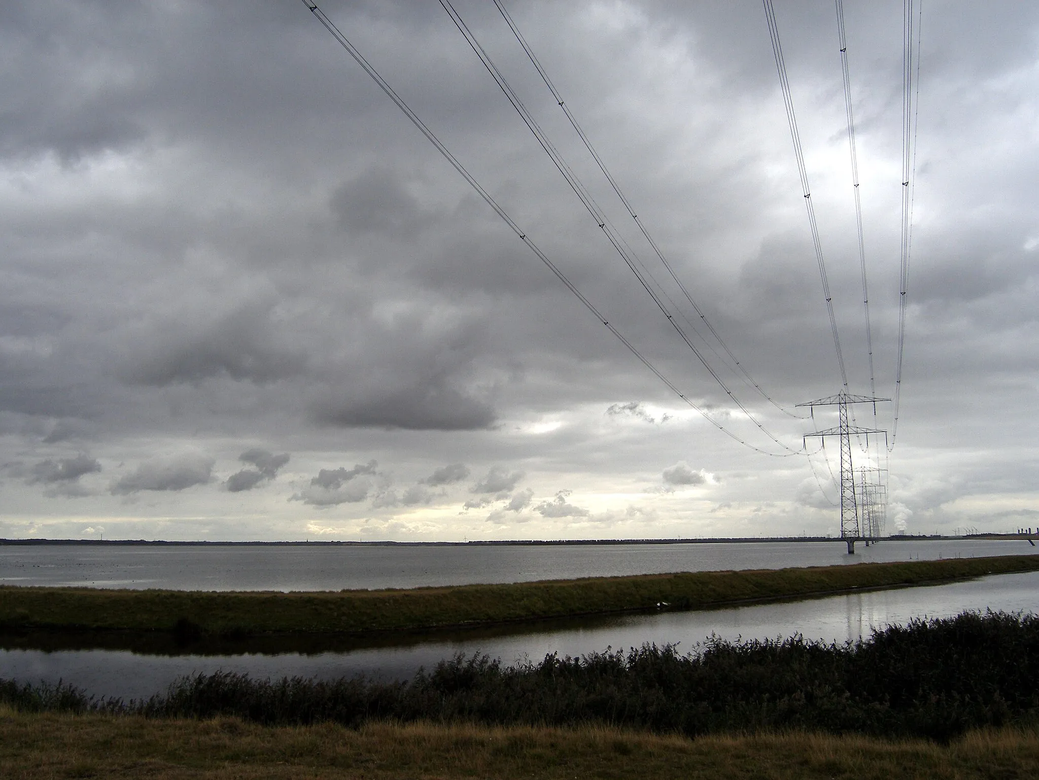 Photo showing: Markiezaatsmeer, near Bergen op Zoom, viewed from the Molenplaat to the South.