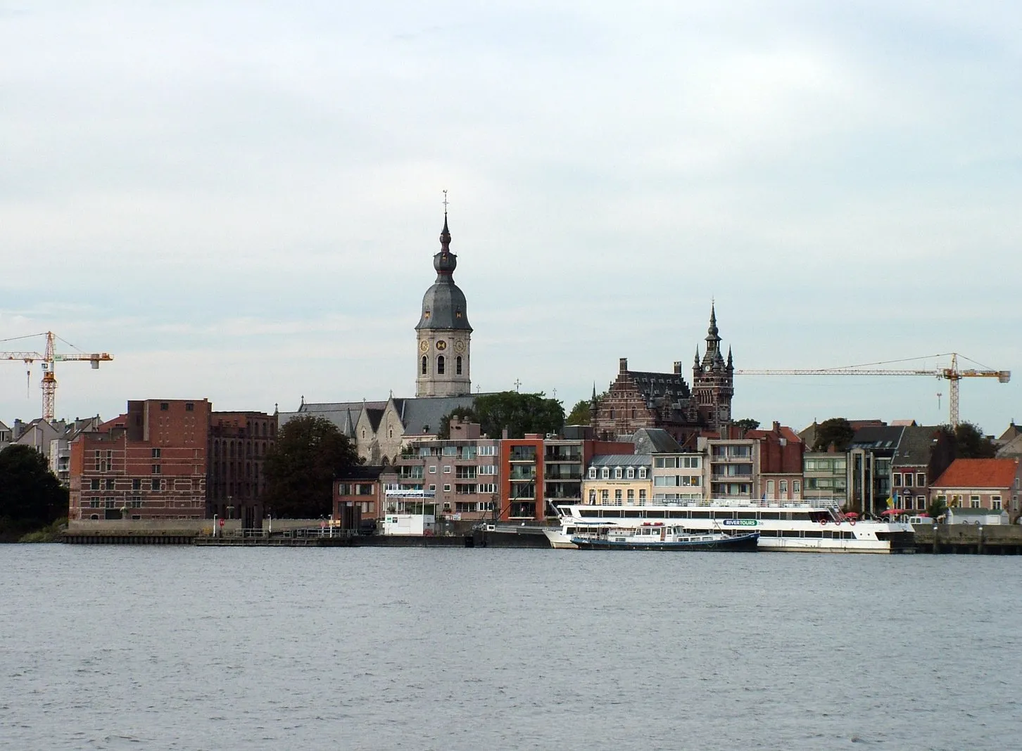 Photo showing: View on the center and quai of Temse