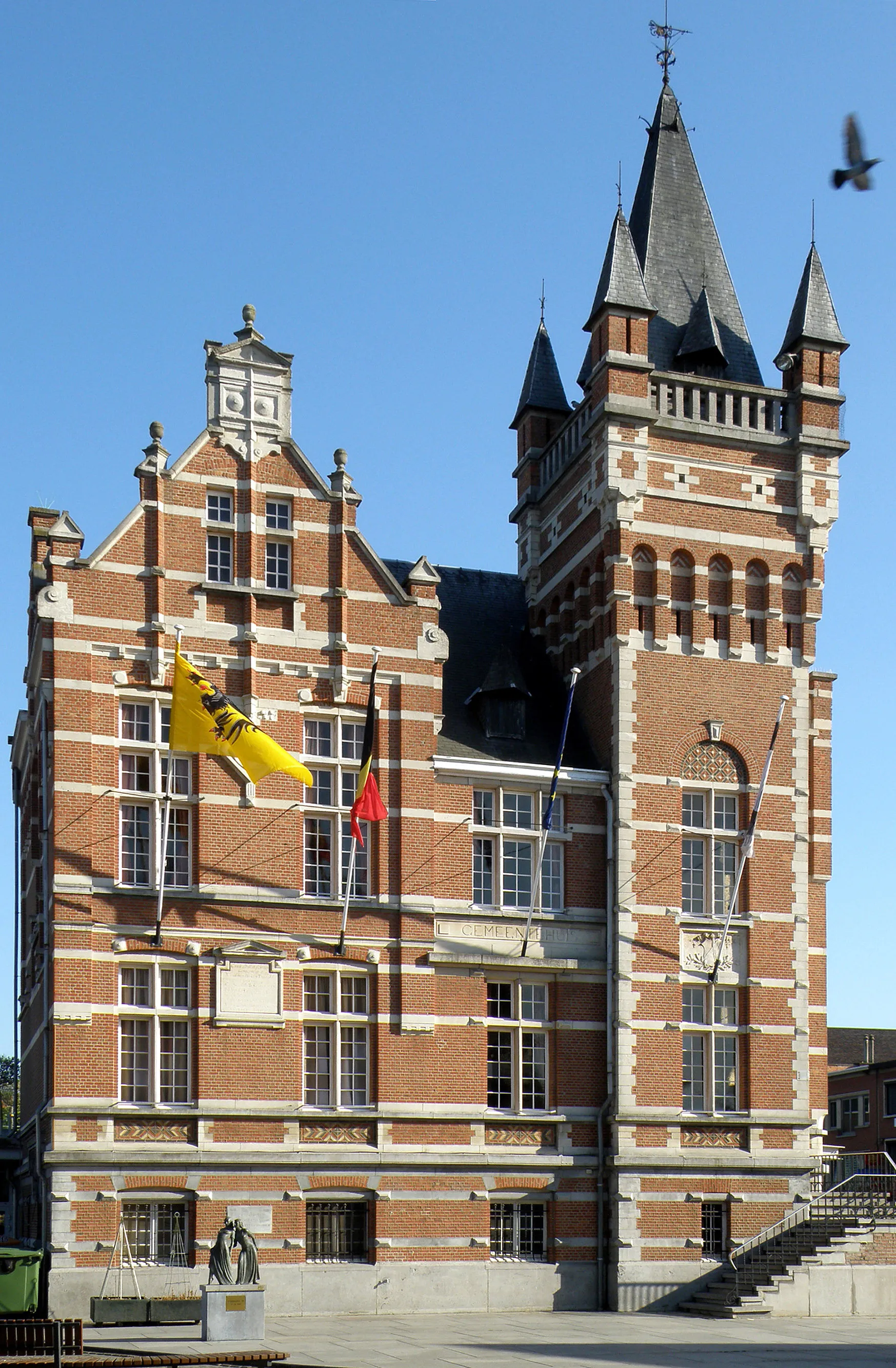 Photo showing: Edegem (prov. Antwerpen, België). Gemeentehuis (maison communale/town hall/Gemeindehaus/alcaldía/prefeitura/palazzo comunale), archit. Charles Janssens, anno 1911. Zuidgevel.