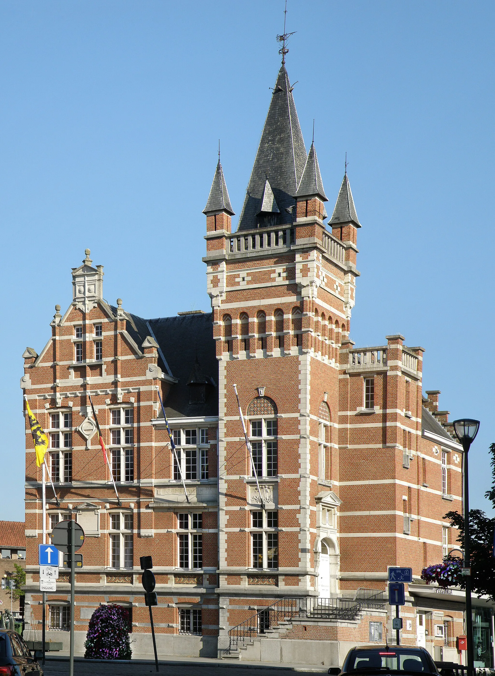 Photo showing: Edegem (prov. Antwerpen, België). Gemeentehuis (maison communale/town hall/Gemeindehaus/alcaldía/prefeitura/palazzo comunale), archit. Charles Janssens, anno 1911.