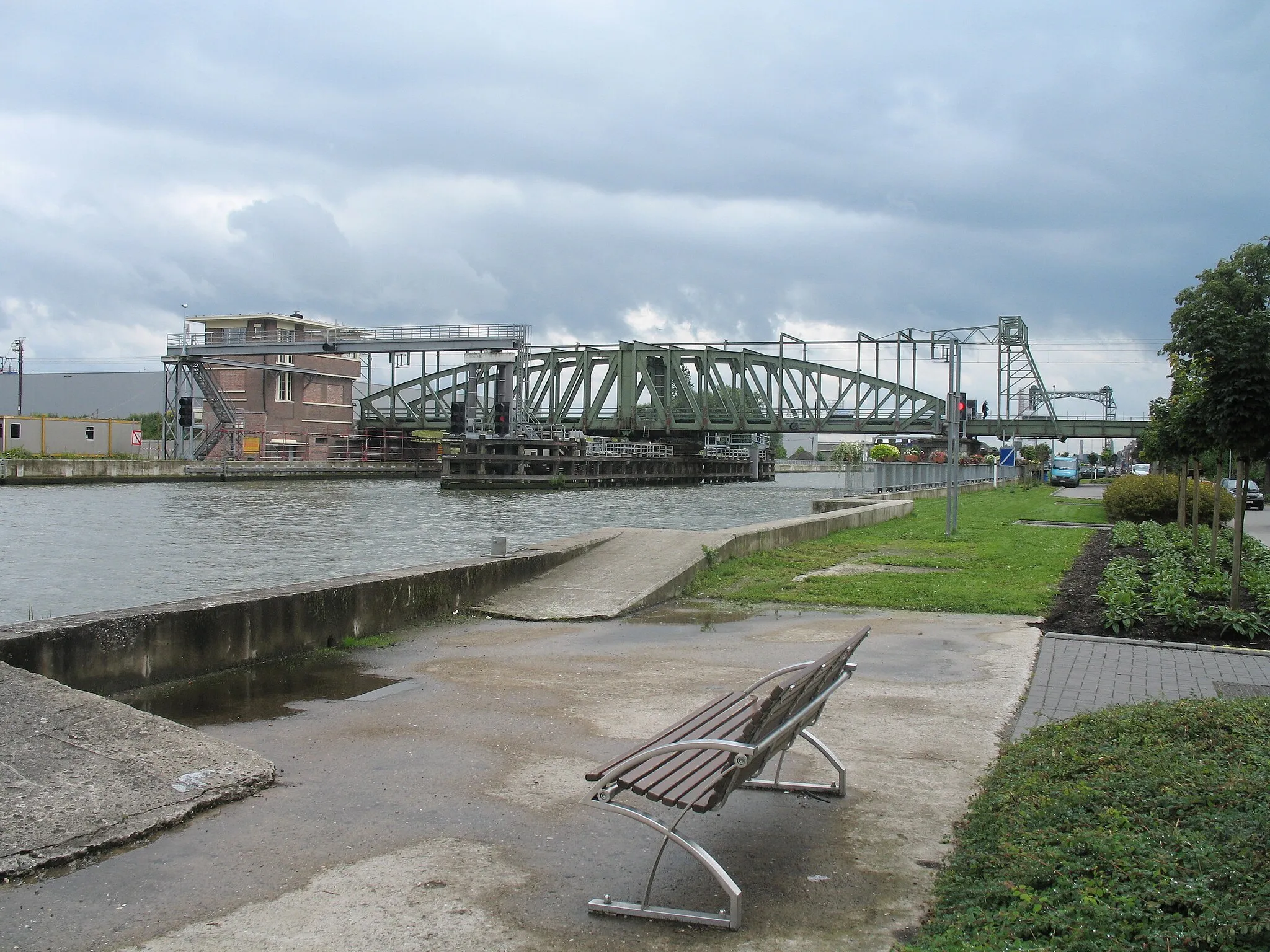 Photo showing: Railway bridge over the Brussels-Scheldt canal