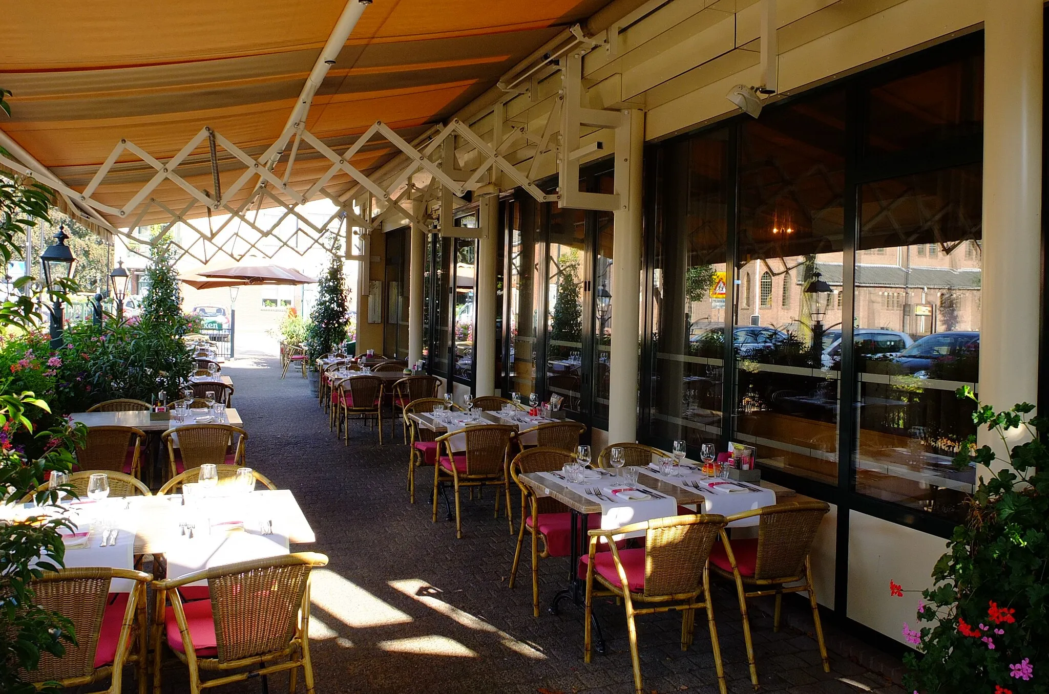 Photo showing: Terras Restaurant Kir Royal