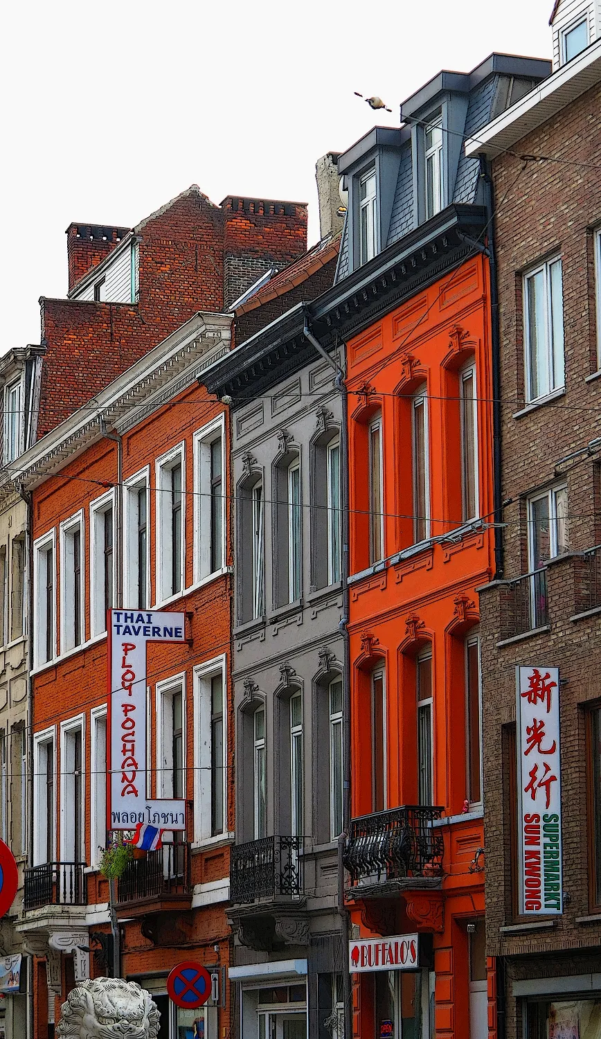 Photo showing: Colorful Facades of 19th Century Houses in Chinatown in Antwerp