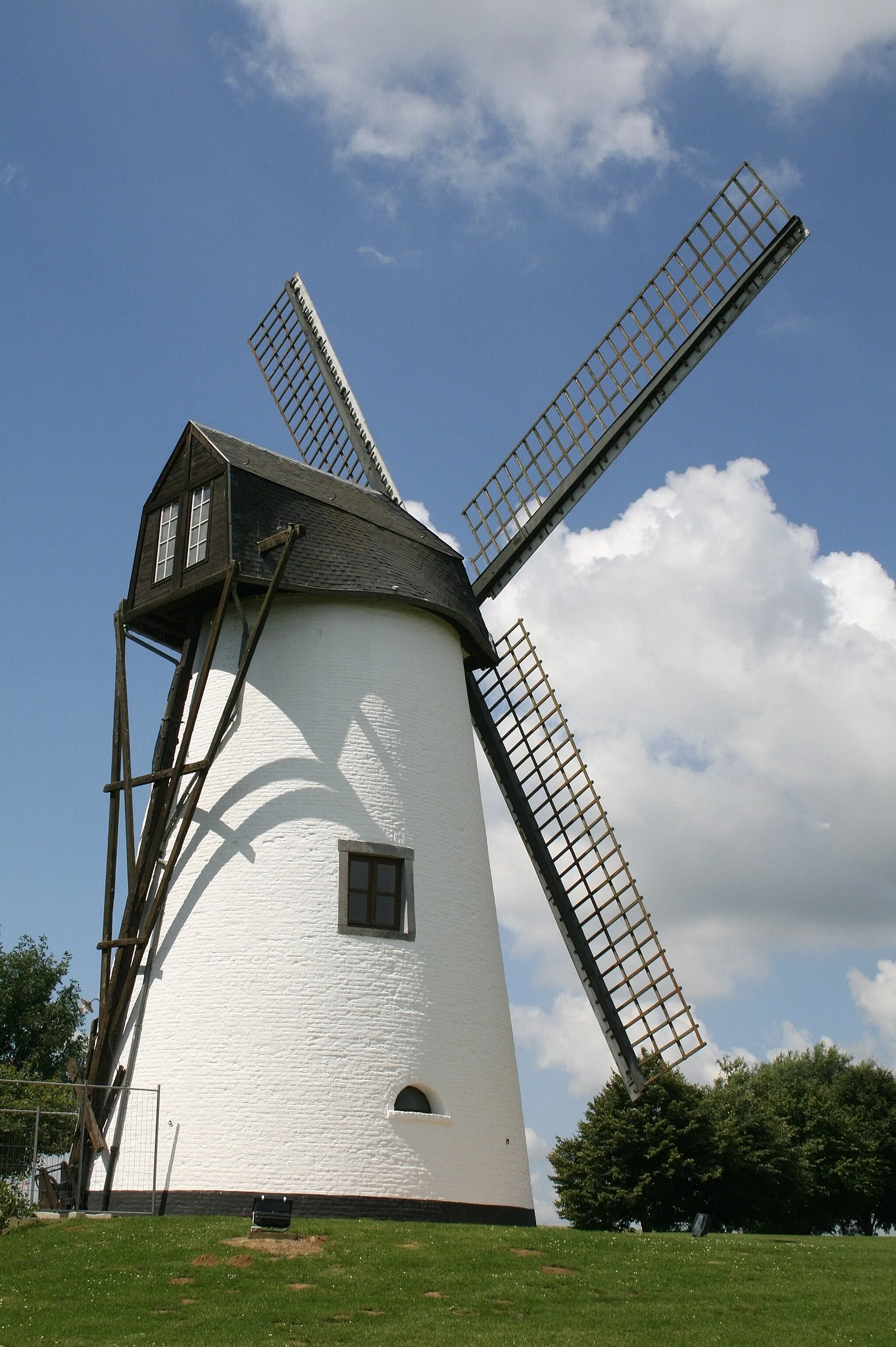 Photo showing: Opprebais, Belgium, the Gustot windmill(1850).