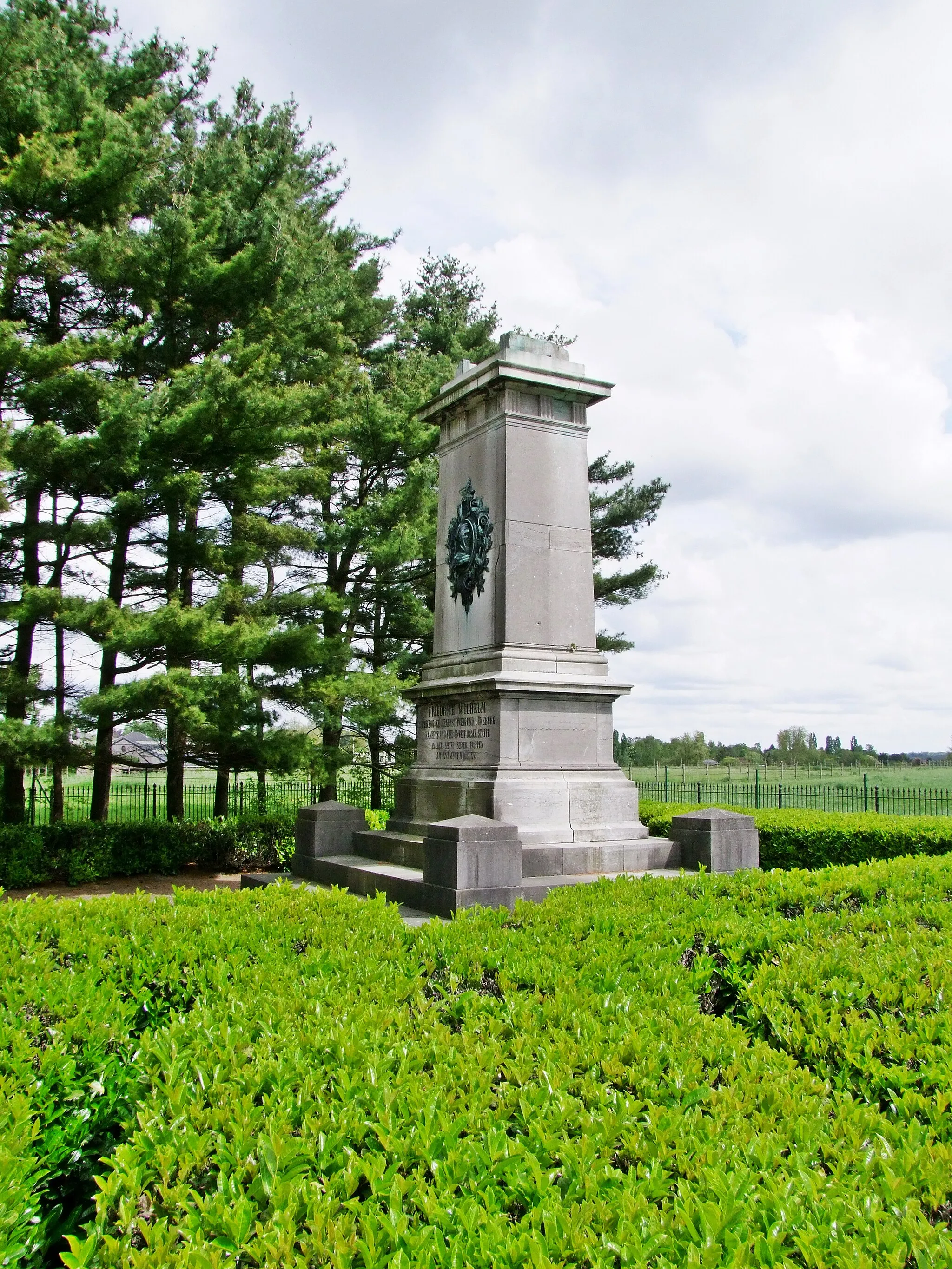 Photo showing: In preparation of the bicentennial commemorations of the Victory of Waterloo, the monuments of the Battlefield were restored, some sites thoroughly renovated like Hougoumont Farm ►(File:18 June 1815 – Waterloo – Hougoumont. To the Victims of the napoléonic régime.jpg) or built from scratch like the Memorial at the foot of the Lions's Mound.

Overall view and description of the restored Brunswick monument : ►(File:18 June 1815 – Victory at Waterloo – Quatre Bras, Monument Brunswick, overall view.jpg).