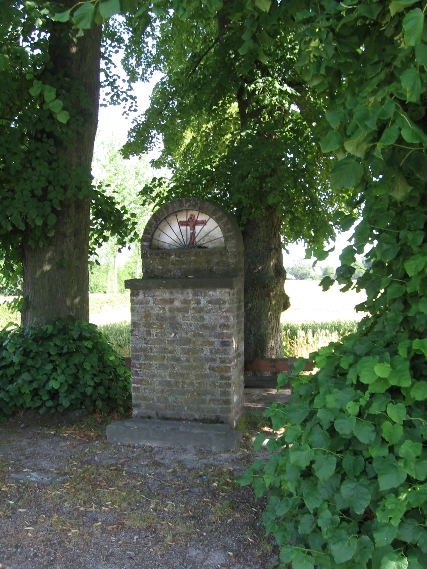 Photo showing: A wayside calvary chapel in Villers-Perwin (Belgium) (Potale du calvaire)