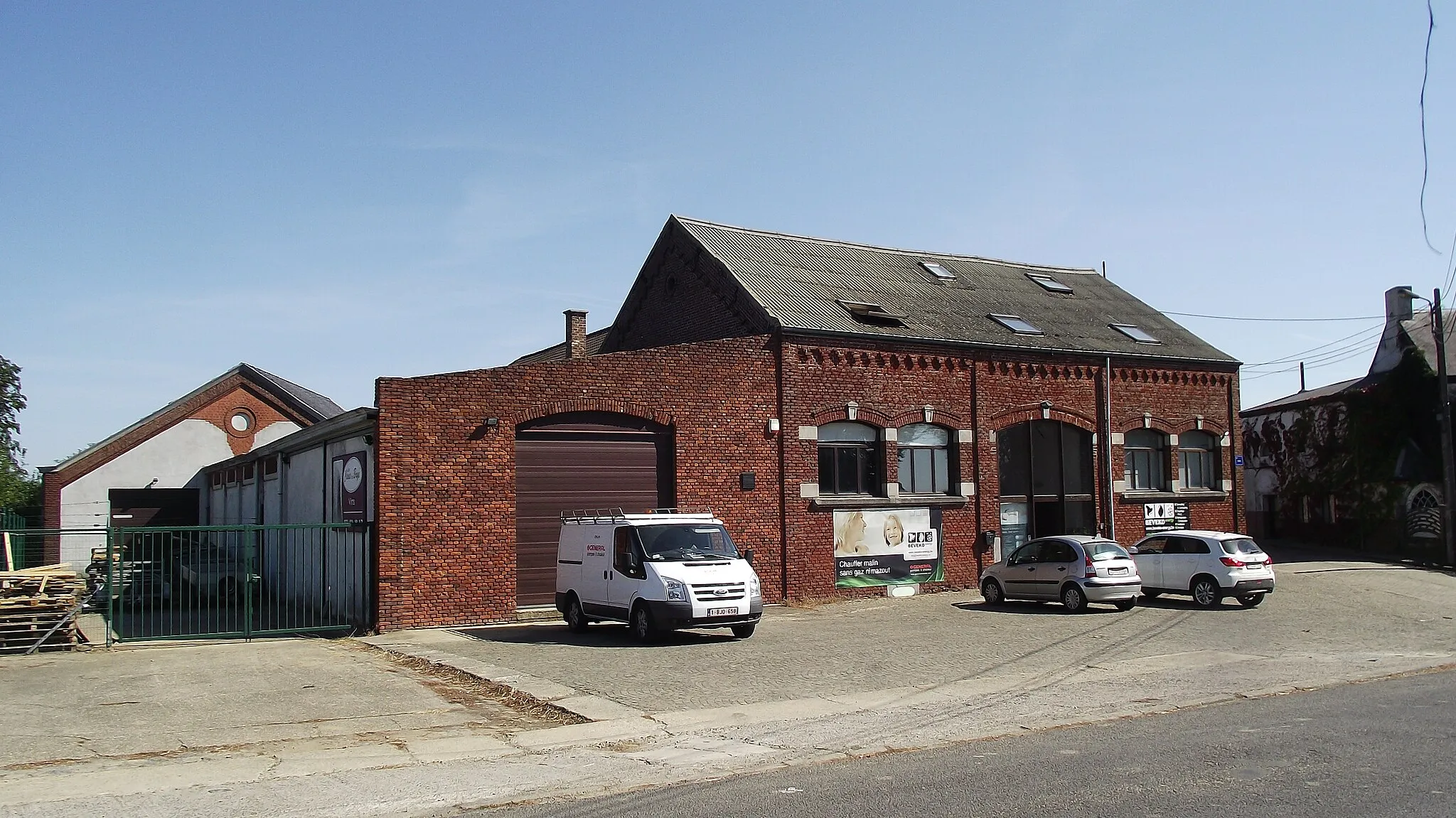 Photo showing: Verwarmingsbedrijf in een oude fabriekhal