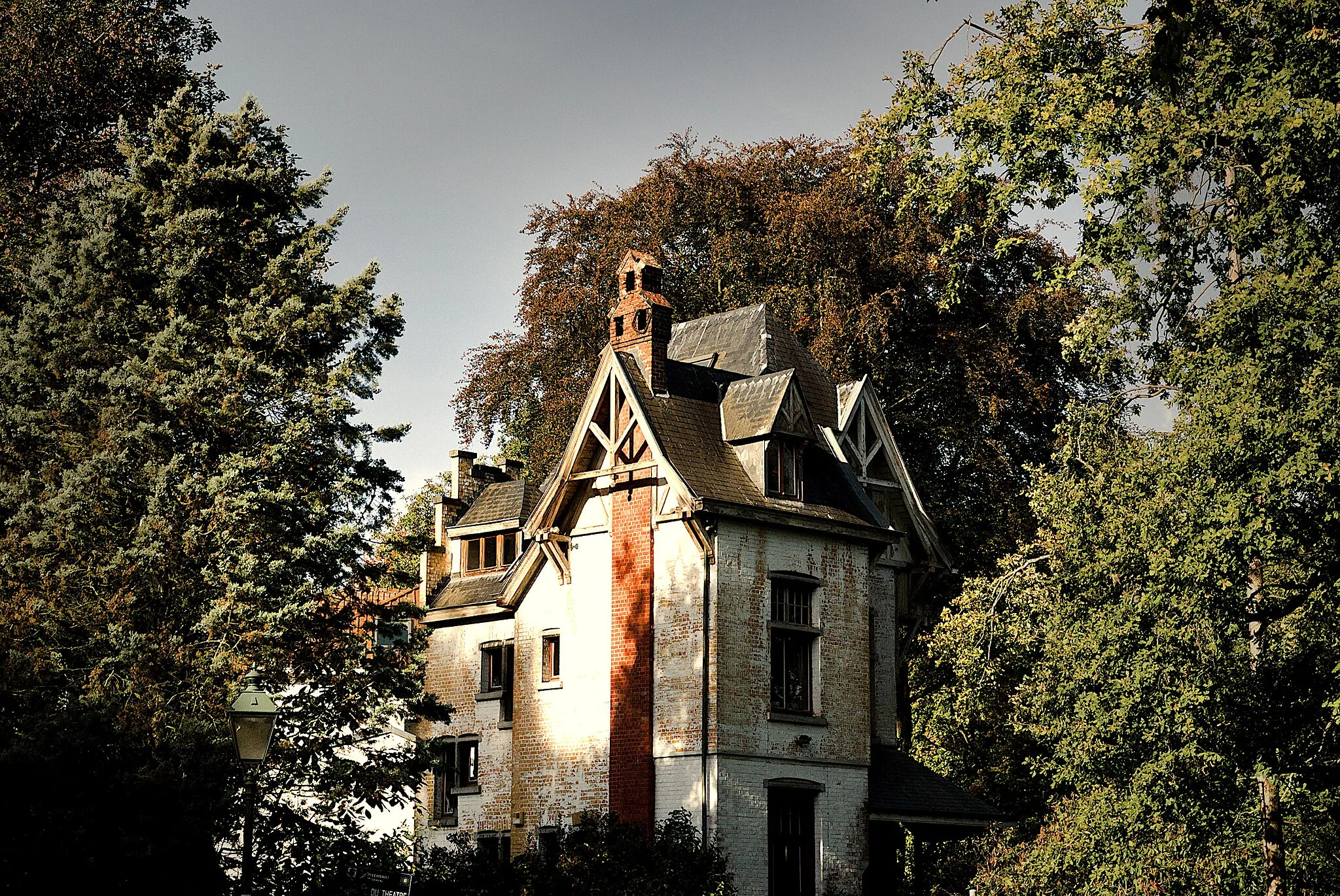 Photo showing: House near Lac Genval, Belgium