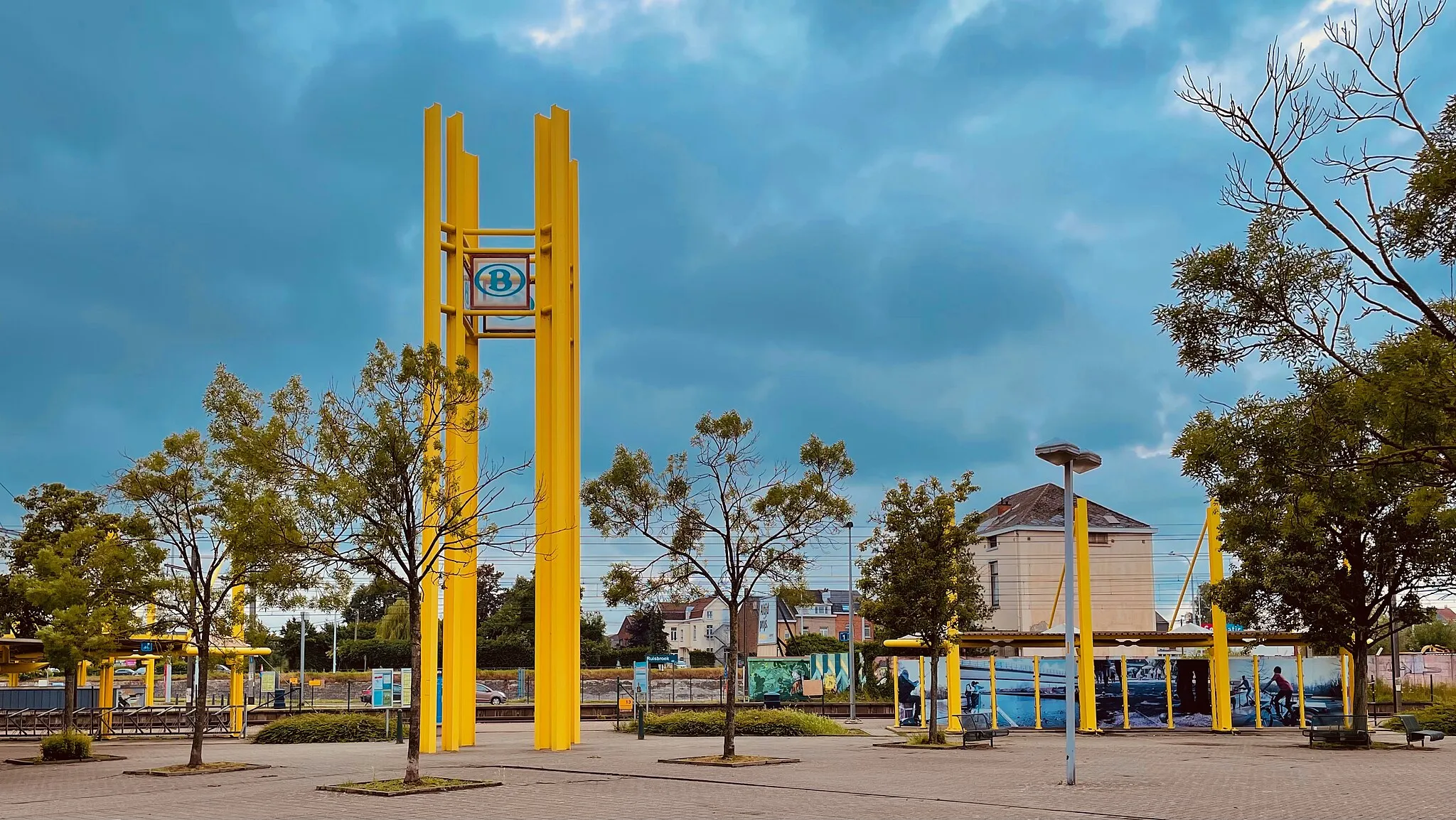 Photo showing: Station Ruisbroek Plein