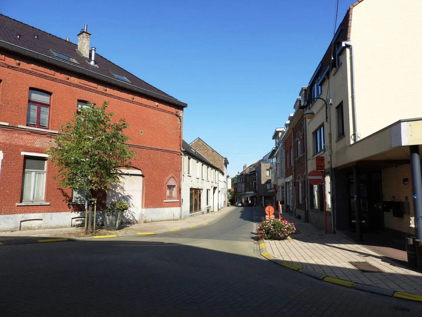 Photo showing: Hoeilaart Henri Caronstraat straatbeeld