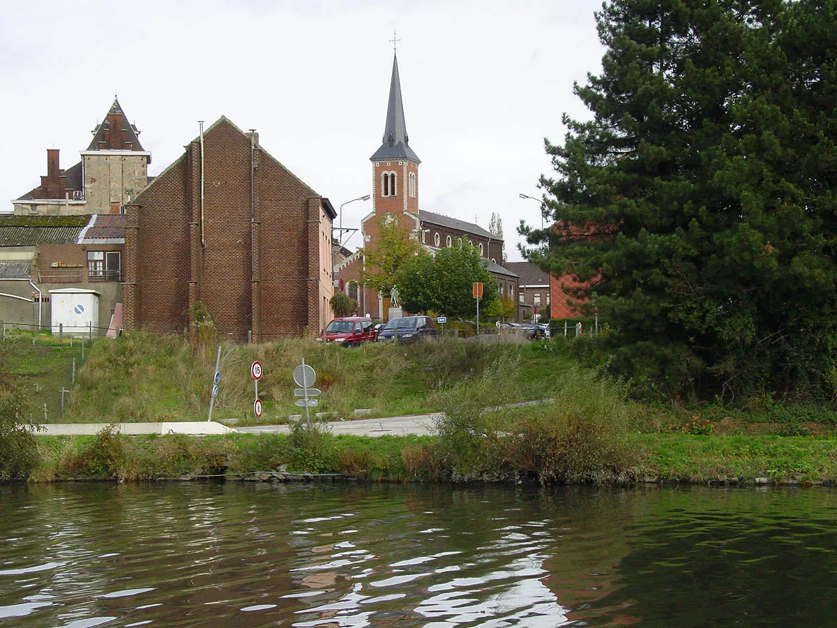 Photo showing: Church of Saint Jean-Baptiste in Clabecq, Belgium, seen across the canal.