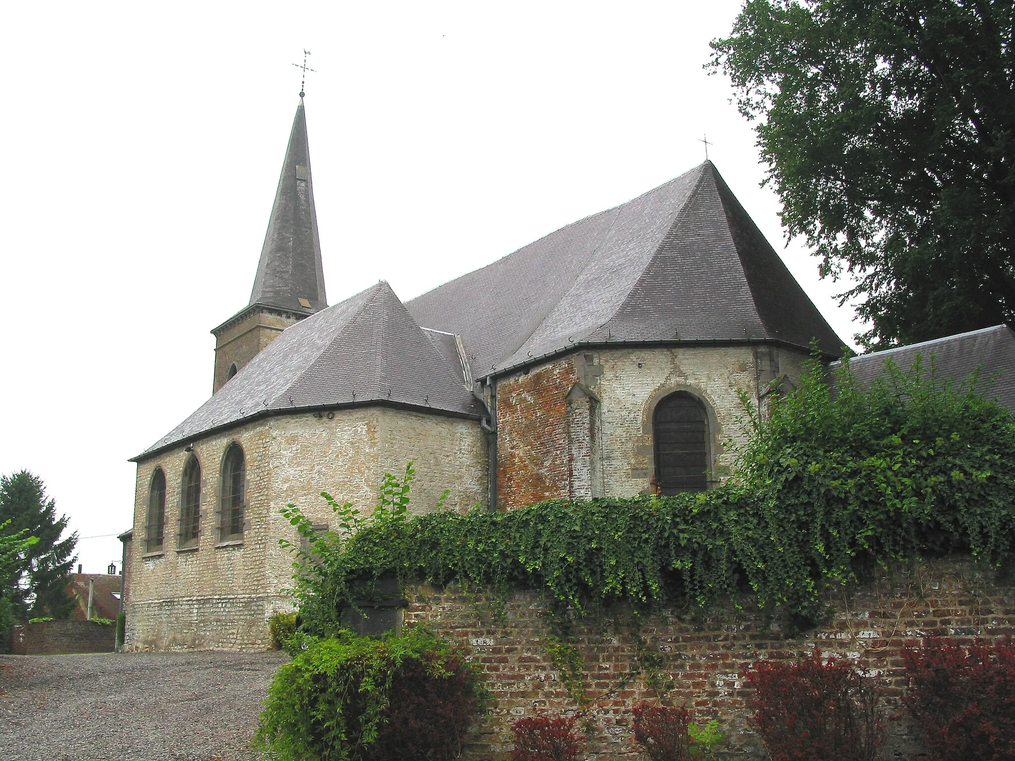 Photo showing: Trazegnies (Belgium),  the St. Martin church (XVIth century).