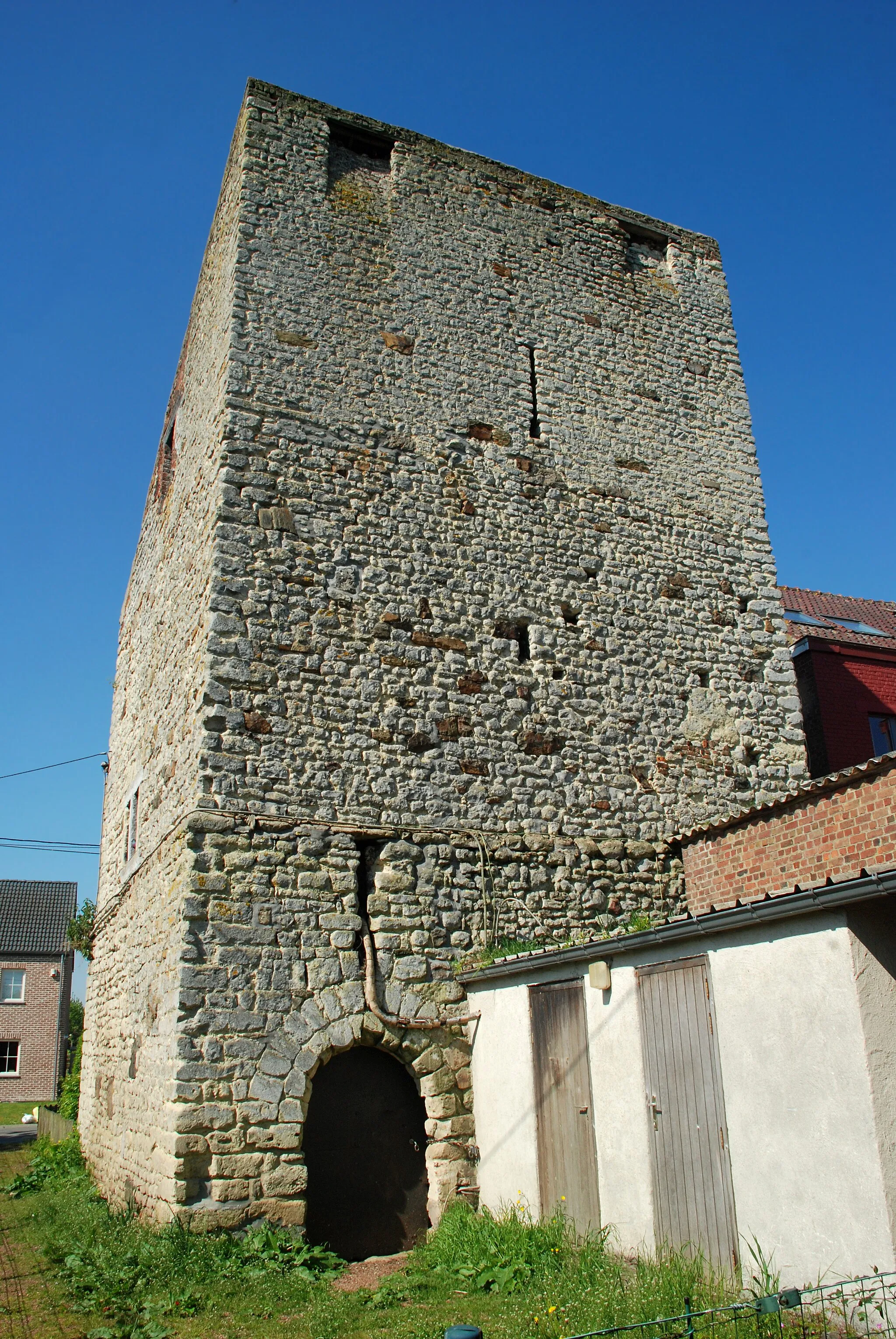 Photo showing: Belgique - Brabant wallon - Mont-Saint-Guibert - Corbais - Tour Griffon du Bois (donjon de Corbais, 13e siècle)