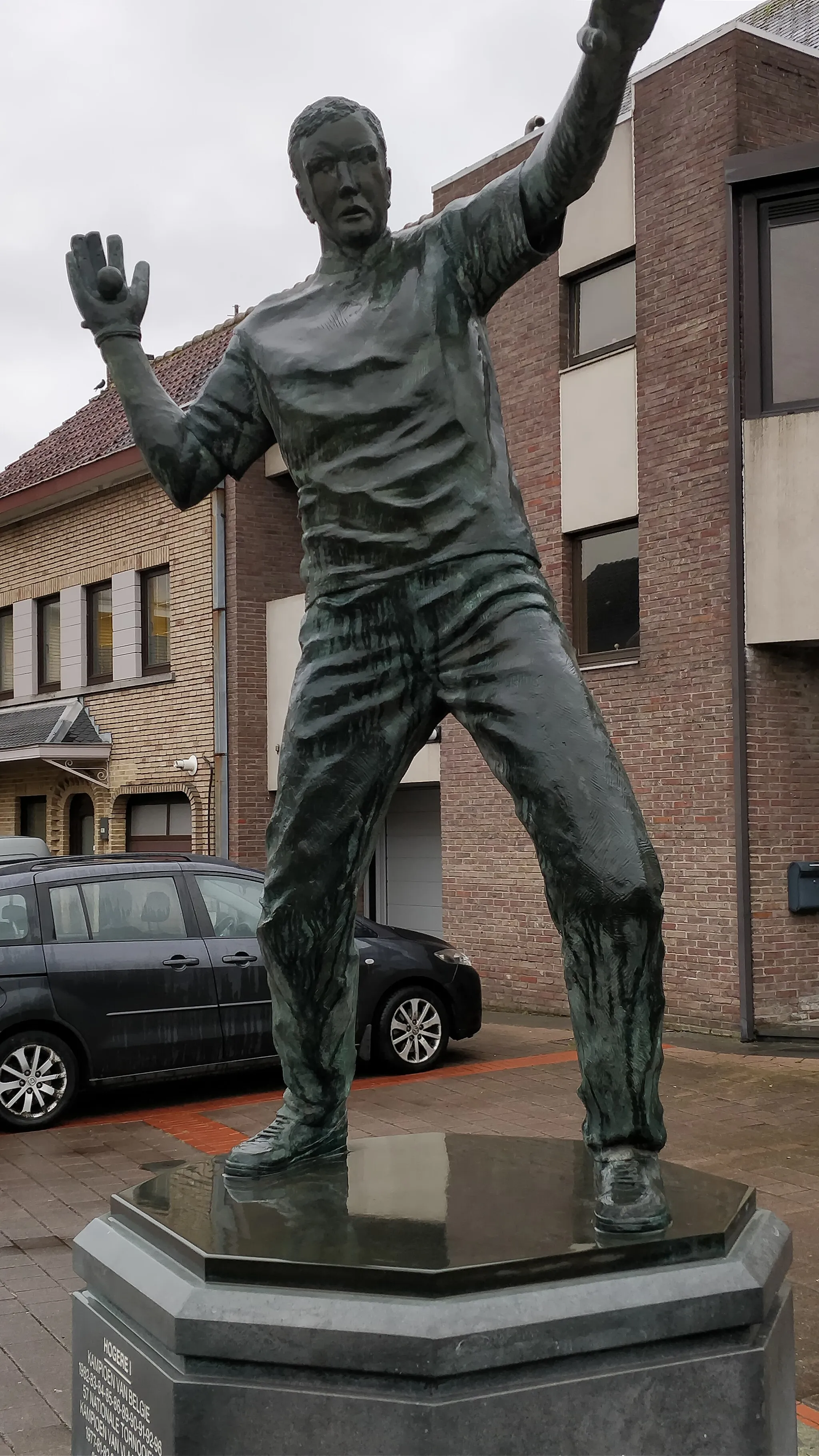 Photo showing: beeld voor Koninklijke Maatschappij De Lustige Balspelers Tollembeek