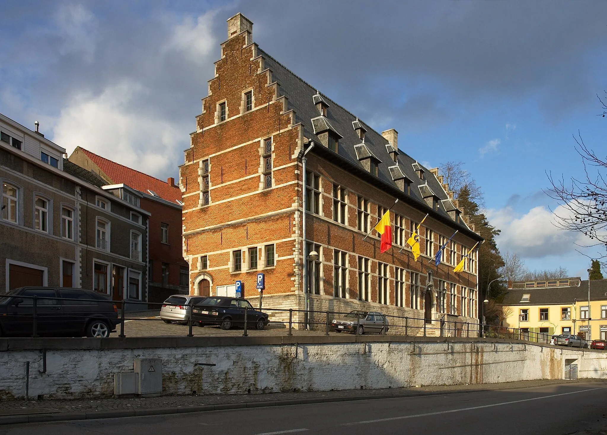 Photo showing: Gemeentehuis, Justus Lipsiusplein 9, 3090 Overijse, België, kijkend richting noord-oost.