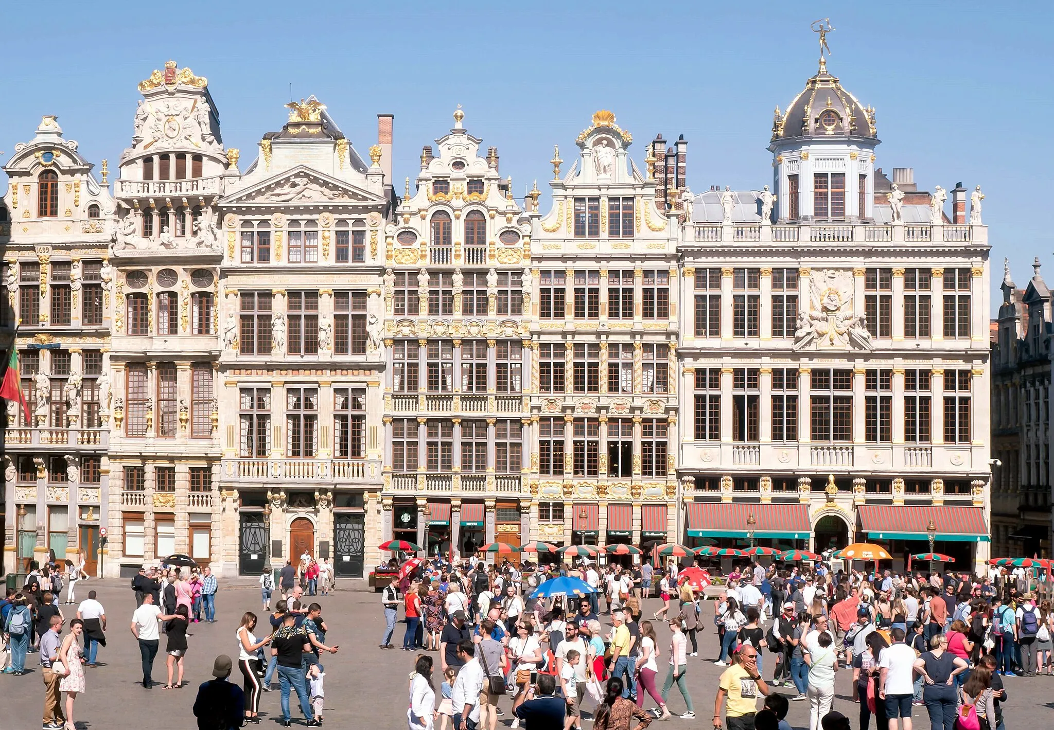 Photo showing: The Grand Place in Bruxelles with a few guild houses (house number1-7)