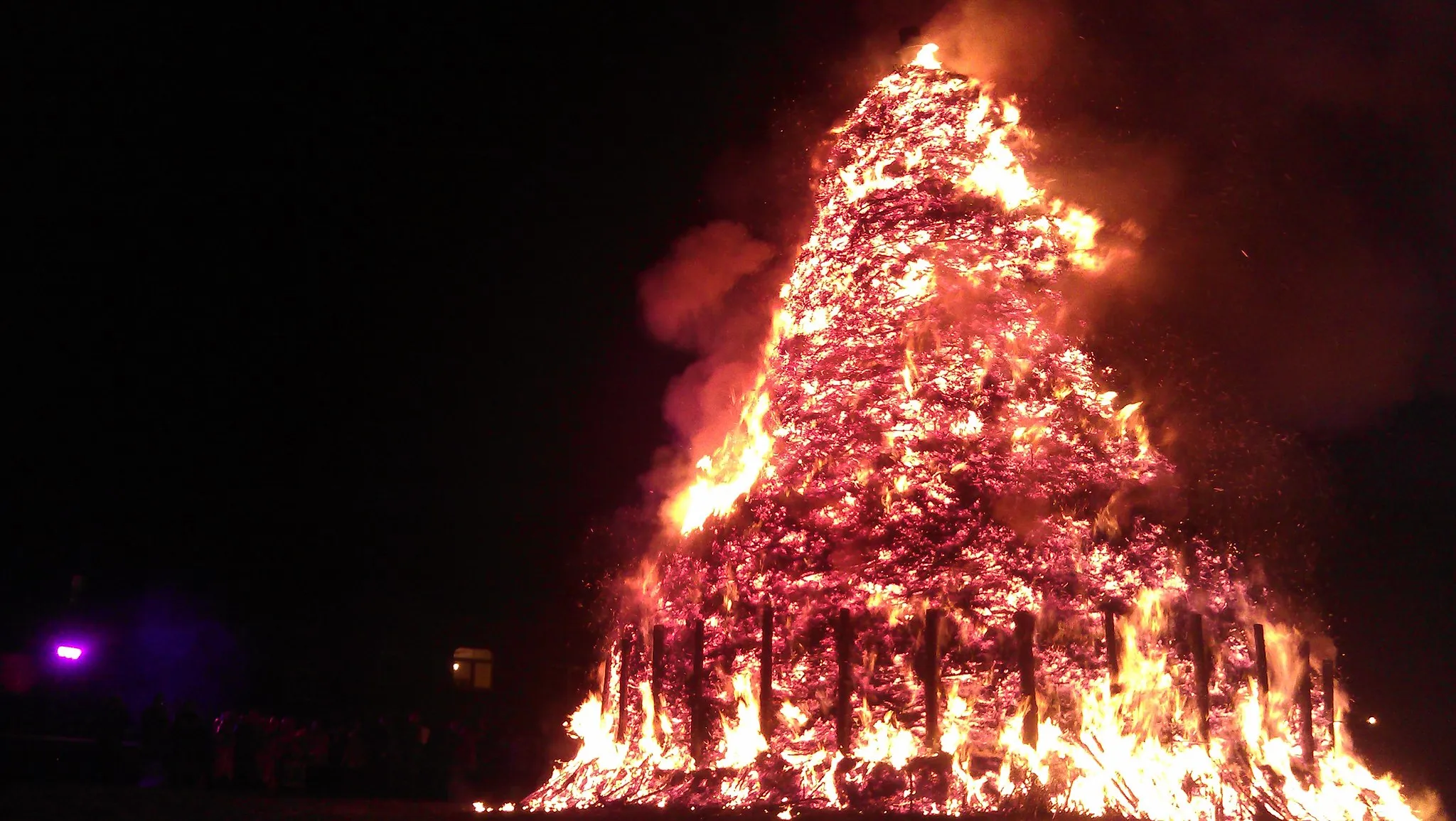 Photo showing: Le traditionnel grand feu de Bouge (Namur)