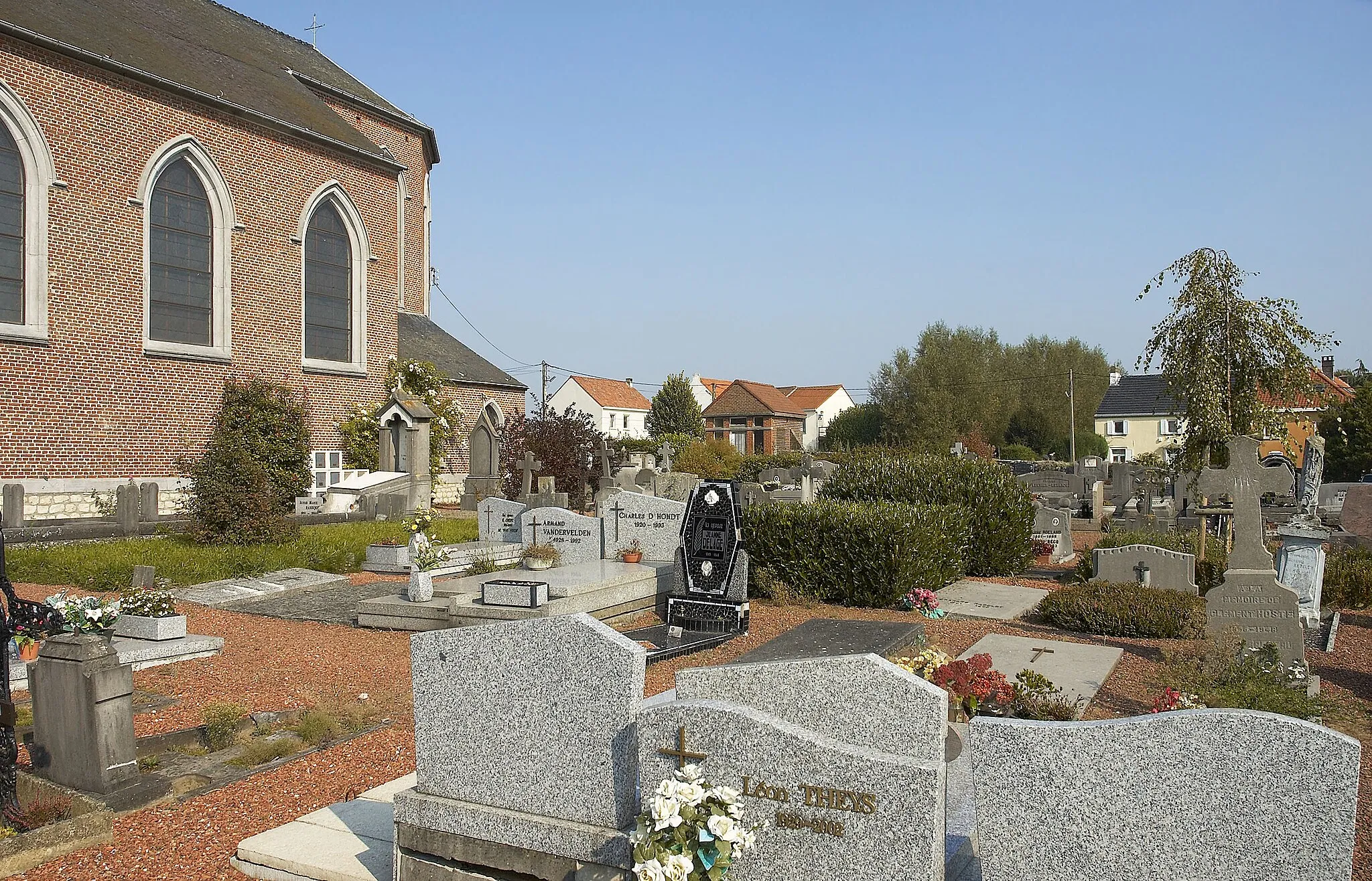 Photo showing: Cemetery of the church in Plancenoit (Lasne), Belgium