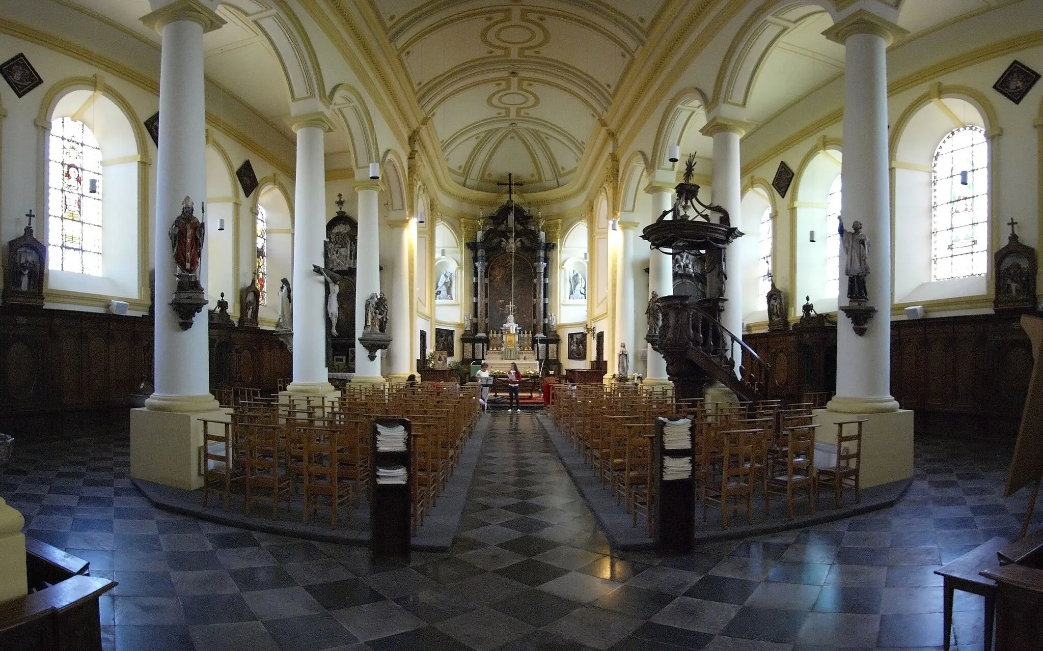 Photo showing: Inside the Notre-Dame de l'Assomption church in Bossut-Gottechain, Belgium