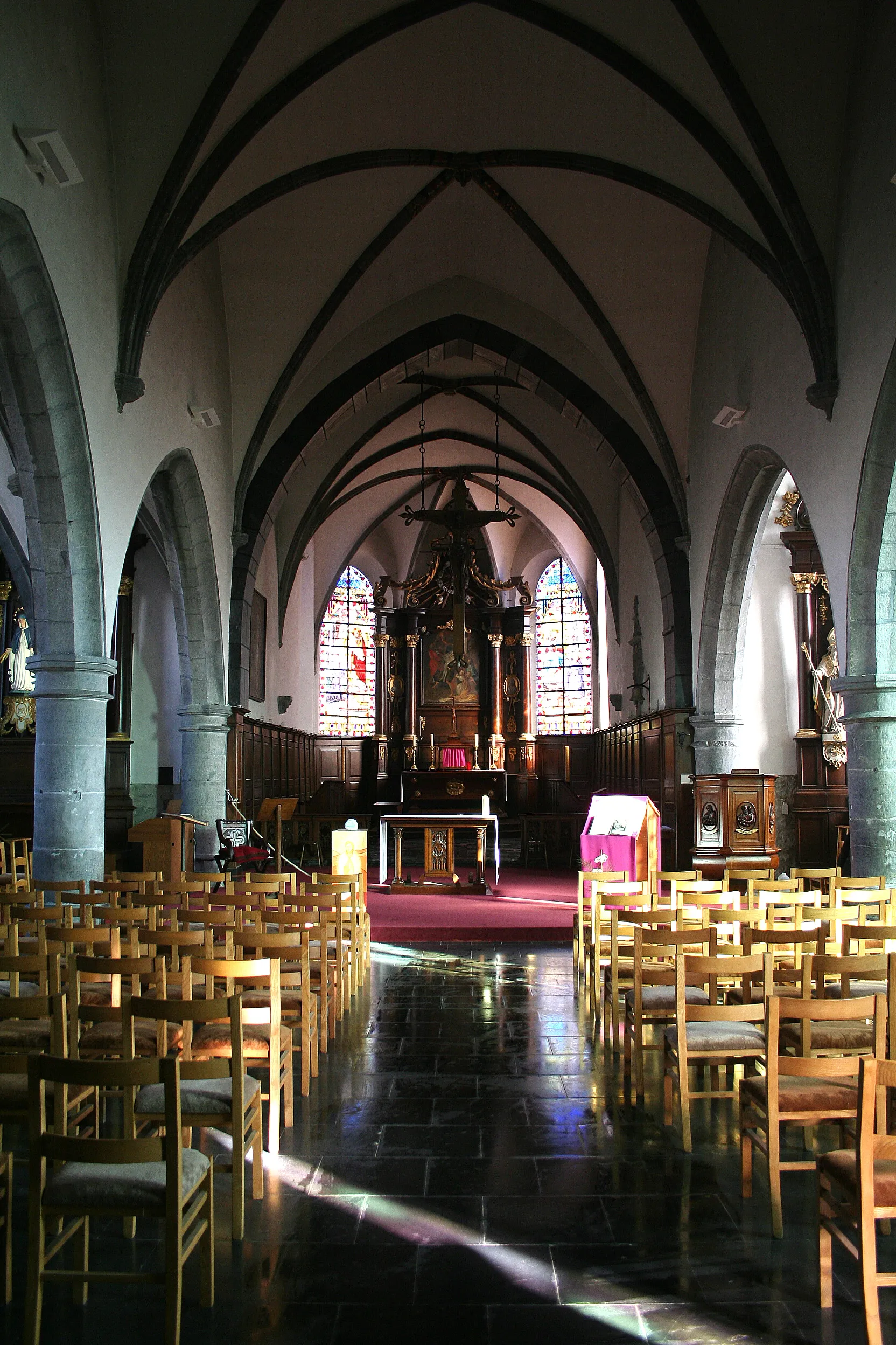Photo showing: Leernes (Belgium),  nave and choir of the St. Martin church (1621).