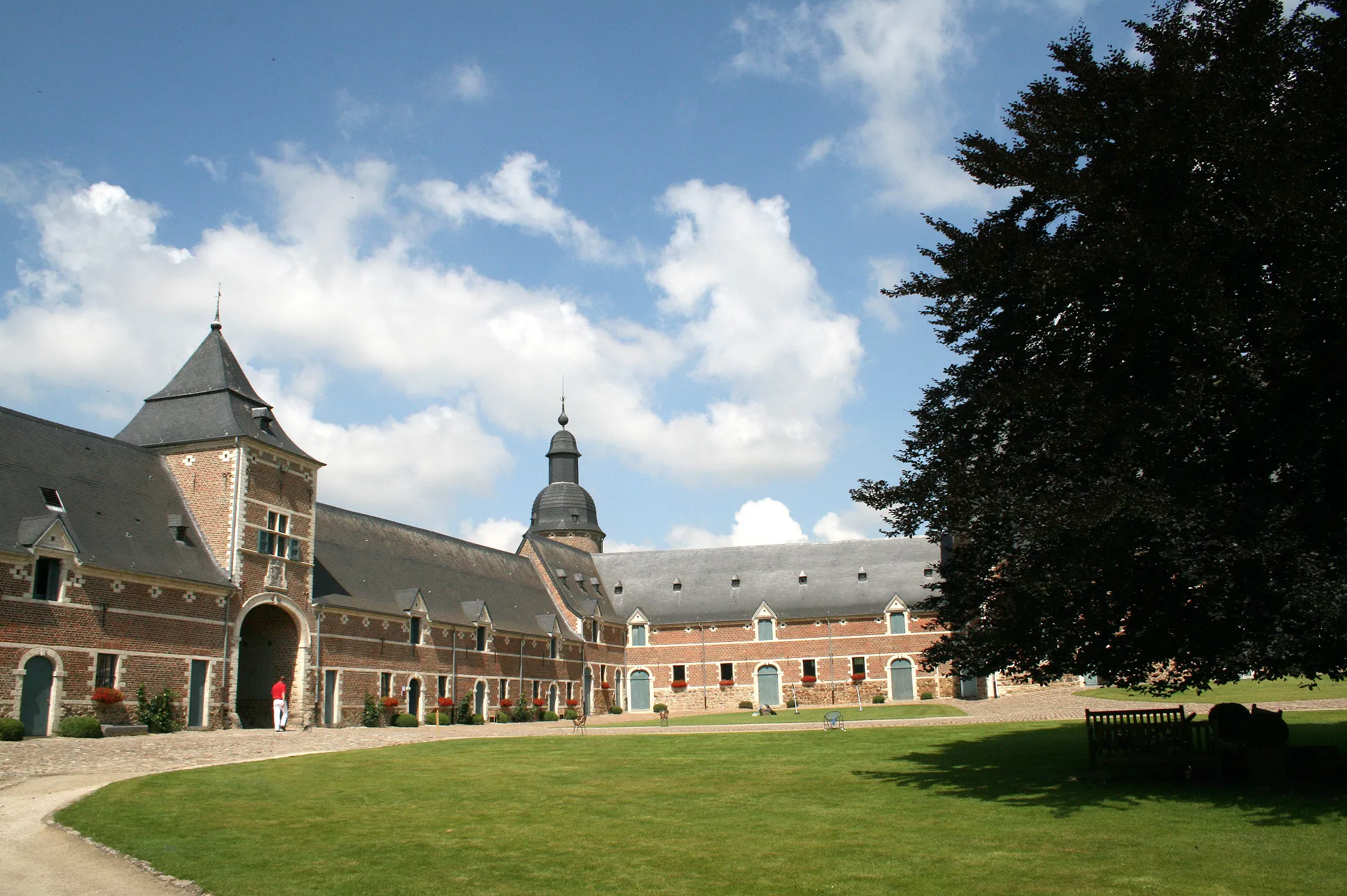 Photo showing: Jauchelette, Belgium, the tower-porch of the previous de la Ramée abbey.