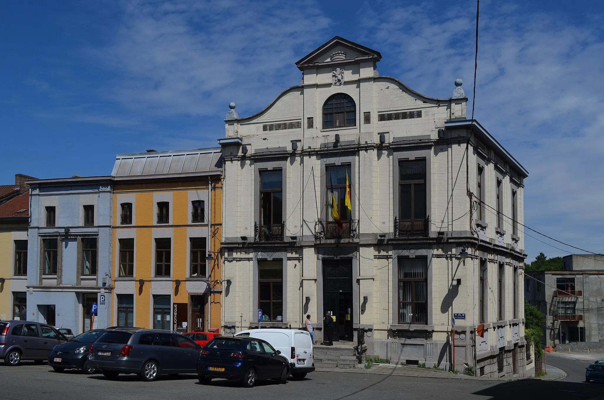 Photo showing: Lodelinsart (Charleroi-Belgique) - Maison communale. Construction : 1878-1877 par Emile Ryez. Restauration et agrandissement : 1931 par Alfred Machelidon.