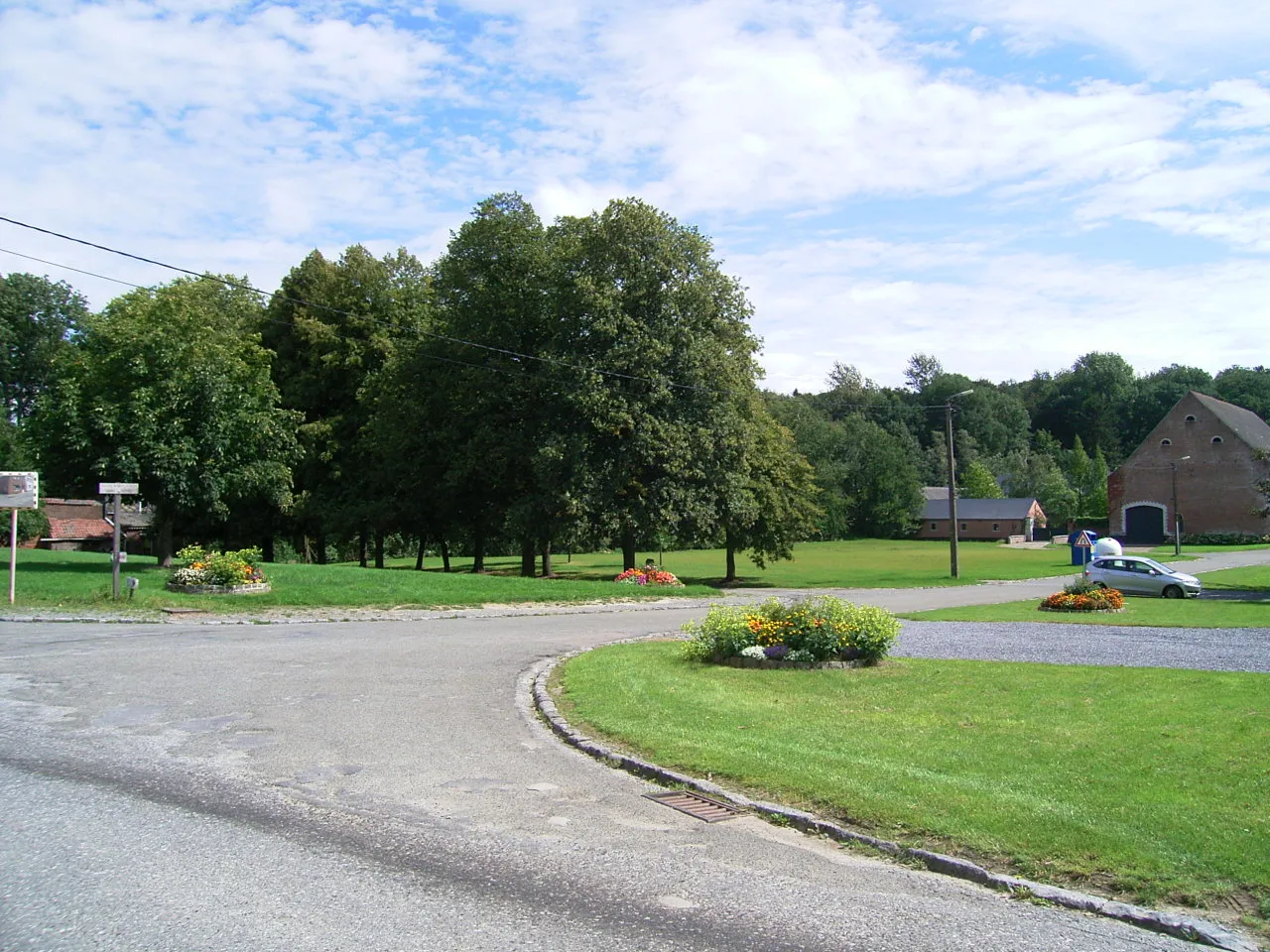 Photo showing: place de Malèves-Ste-Marie-Wastines