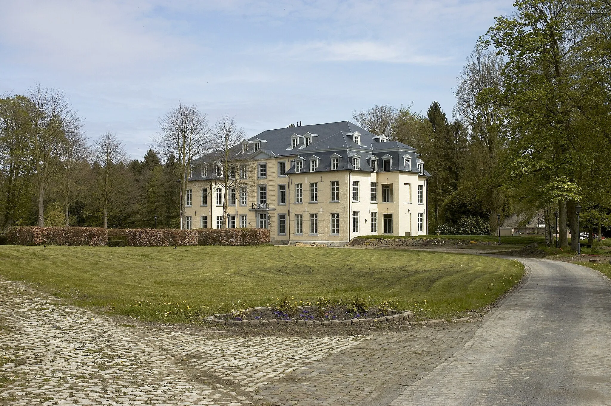 Photo showing: Castle Neerijse in Neerijse, Belgium.

Camera location 50° 49′ 02.2″ N, 4° 37′ 56.2″ E View this and other nearby images on: OpenStreetMap 50.817278;    4.632278
