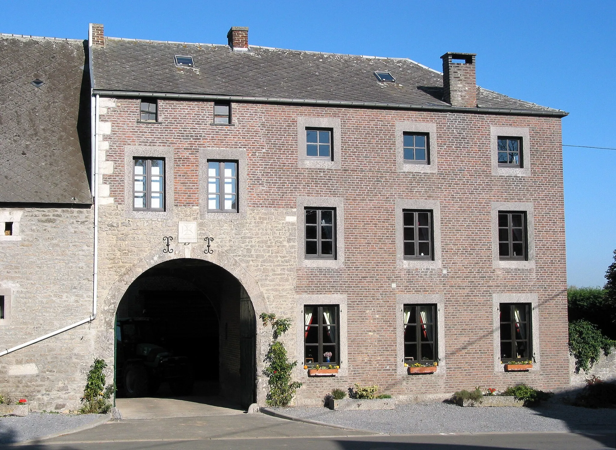 Photo showing: Héron (Belgium), typical old farm (XVIIth century).