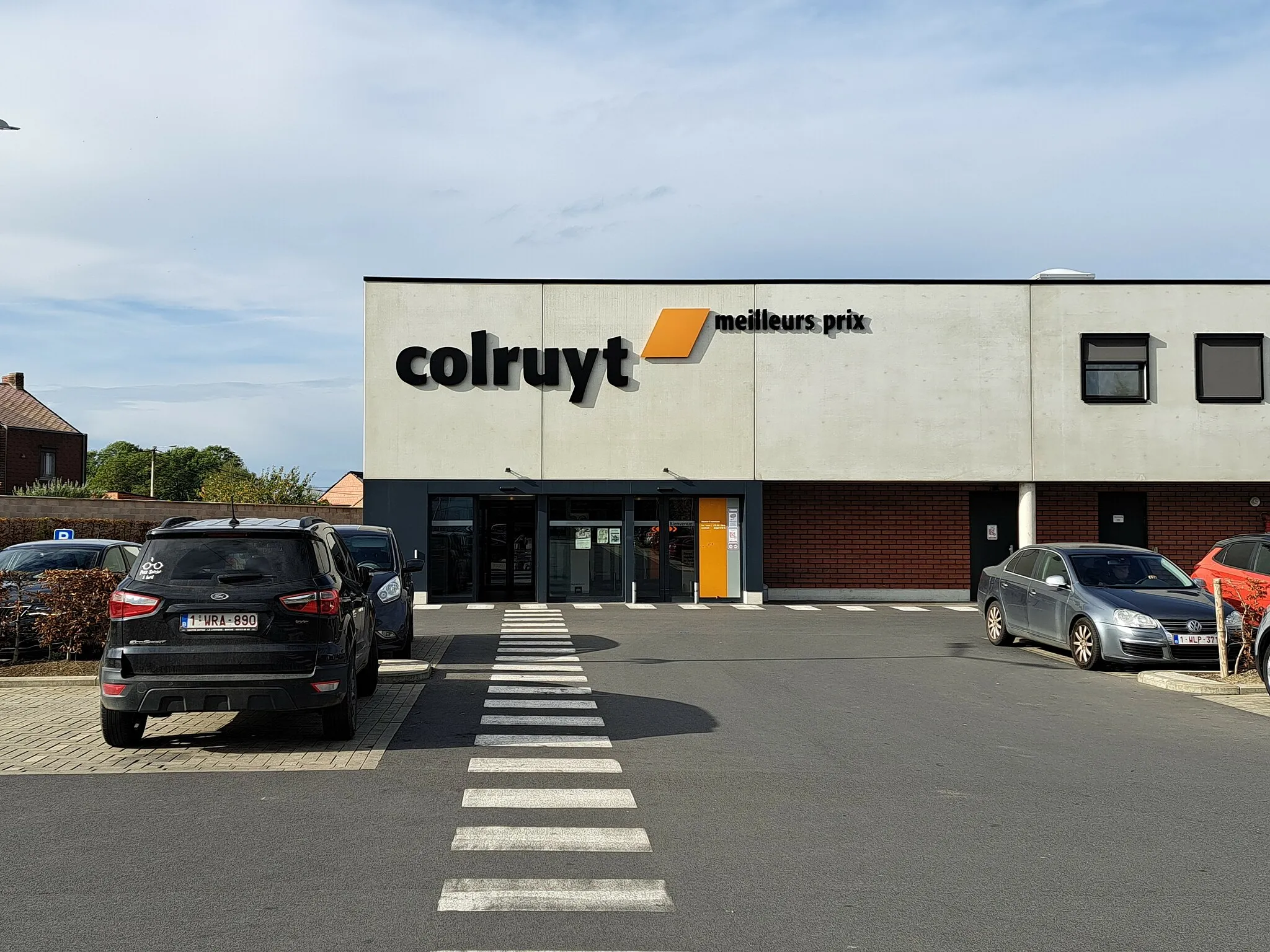 Photo showing: Exterior of the Colruyt supermarket in Épinois (Binche), located before the entrance (?) of Leval-Trahegnies, on national road 90.