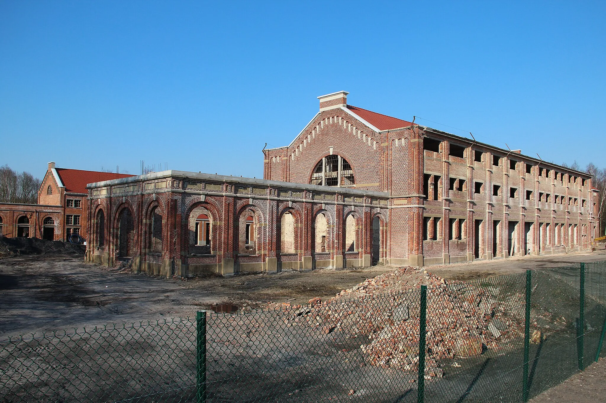 Photo showing: Havré (Belgium), remains of the buildings that housed the particular machine rooms, showers, locker rooms and offices of the Beaulieu cool mine Beaulieu (1926).