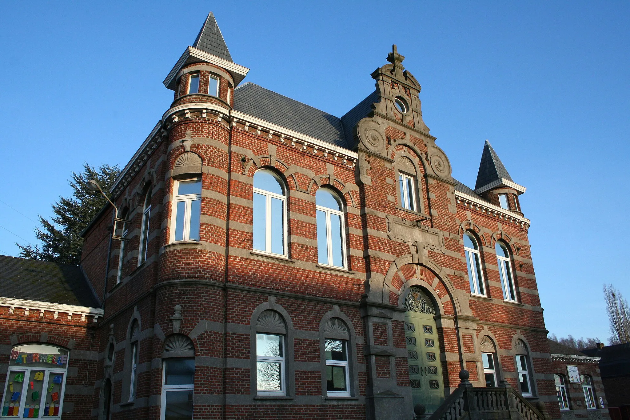 Photo showing: Péronnes-lez-Binche (Belgique), l'ancienne maison communale.