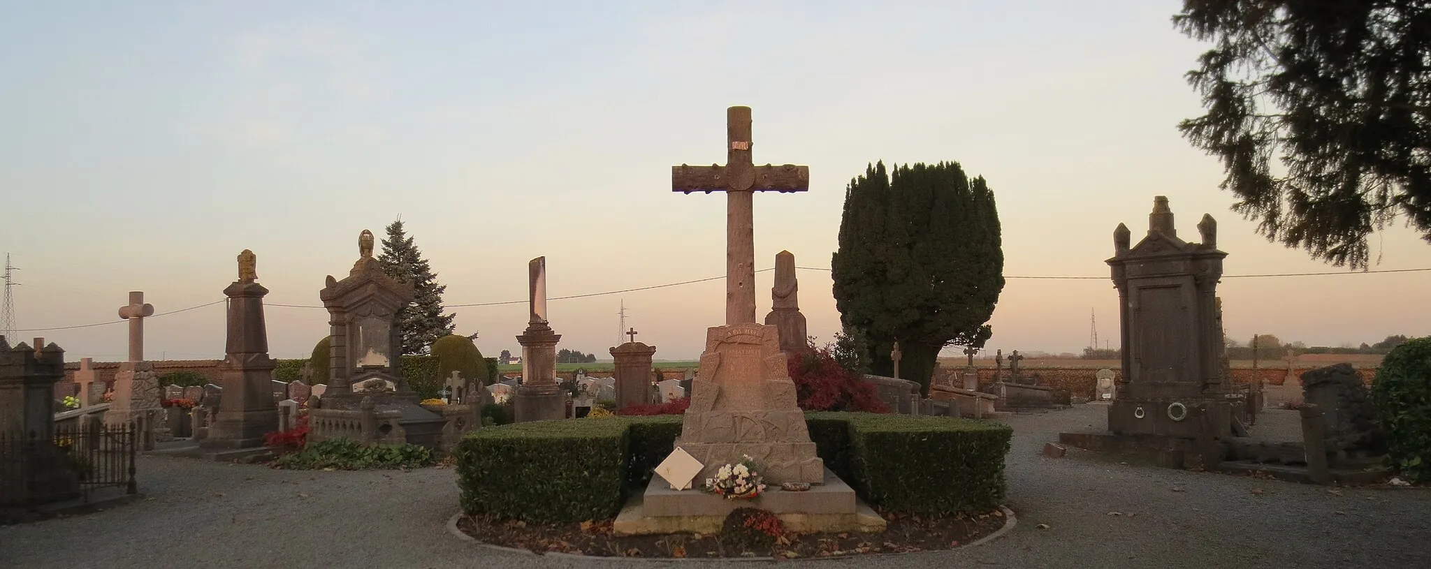 Photo showing: Le monument aux morts.