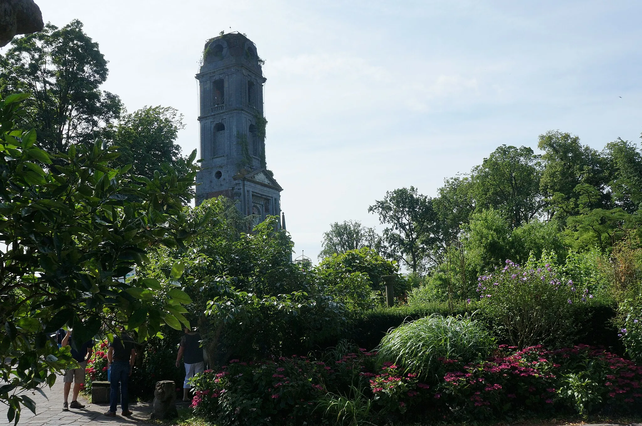 Photo showing: Tour de l'Abbatiale de Pairi Daiza, dans le parc animalier à Cambron-Casteau, Belgique