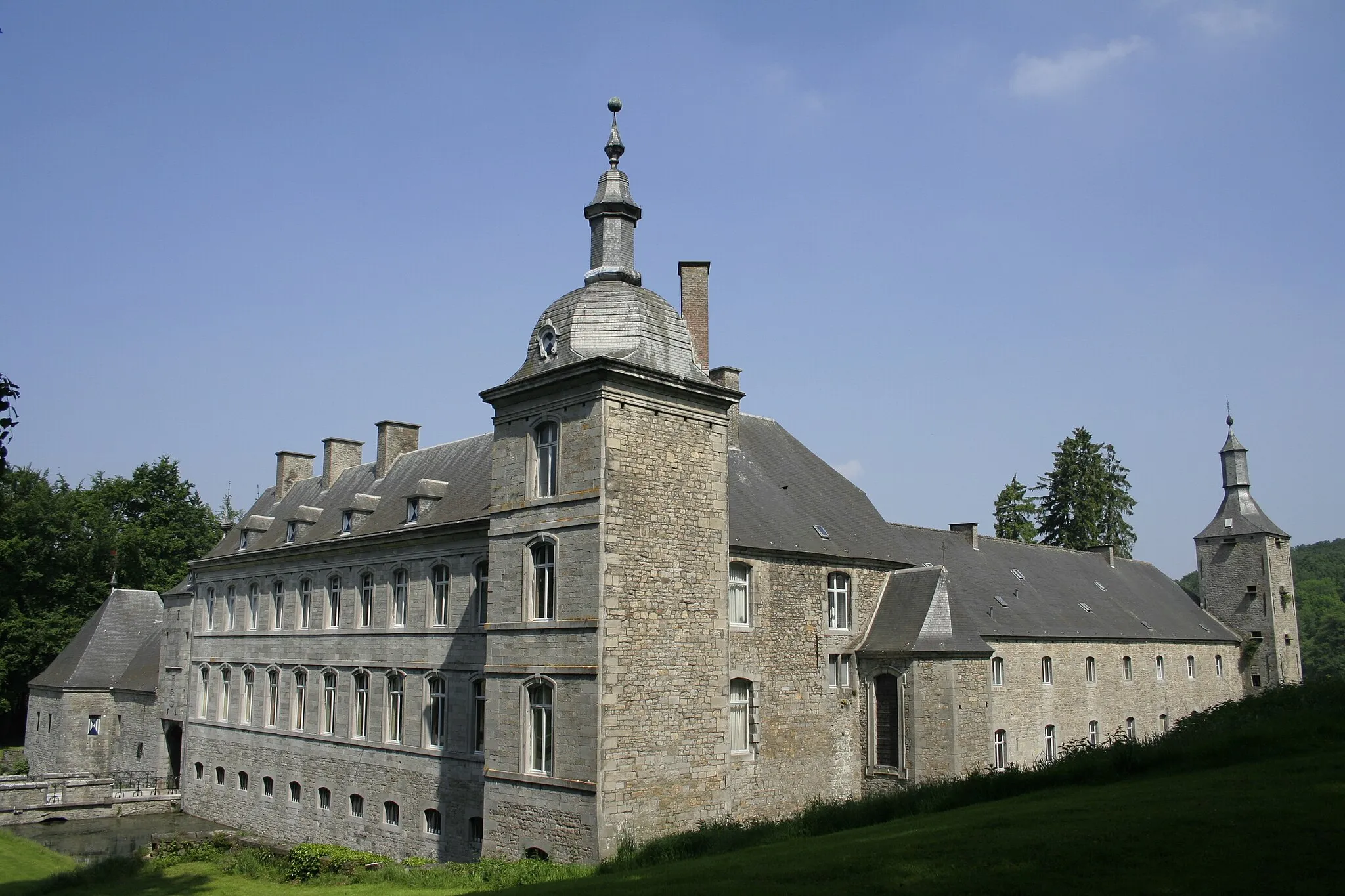 Photo showing: Acoz (Belgium) : the castle (16th–17th centuries).