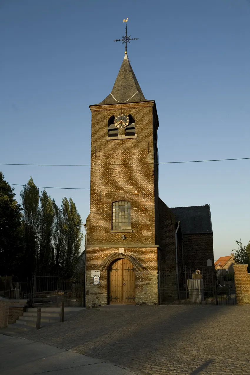 Photo showing: Belgium. Oost-Vlaanderen. Maarkedal. Kerkem, Parochiekerk Sint-PieterKerkem, Parochiekerk Sint-Pieter, buitenzicht, west. Kerkem. Parish church Saint-Peter (Sint-Pieter). Exterior. West façade and tower.