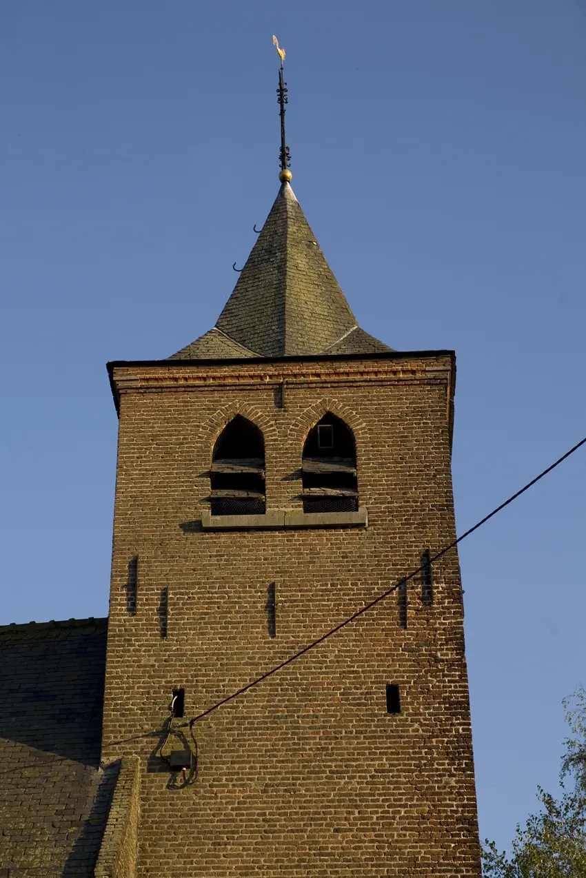 Photo showing: Belgium. Oost-Vlaanderen. Maarkedal. Kerkem, Parochiekerk Sint-Pieter Kerkem, Parochiekerk Sint-Pieter, buitenzicht,de toren. Kerkem. Parish church Saint-Peter (Sint-Pieter). Exterior. Tower.