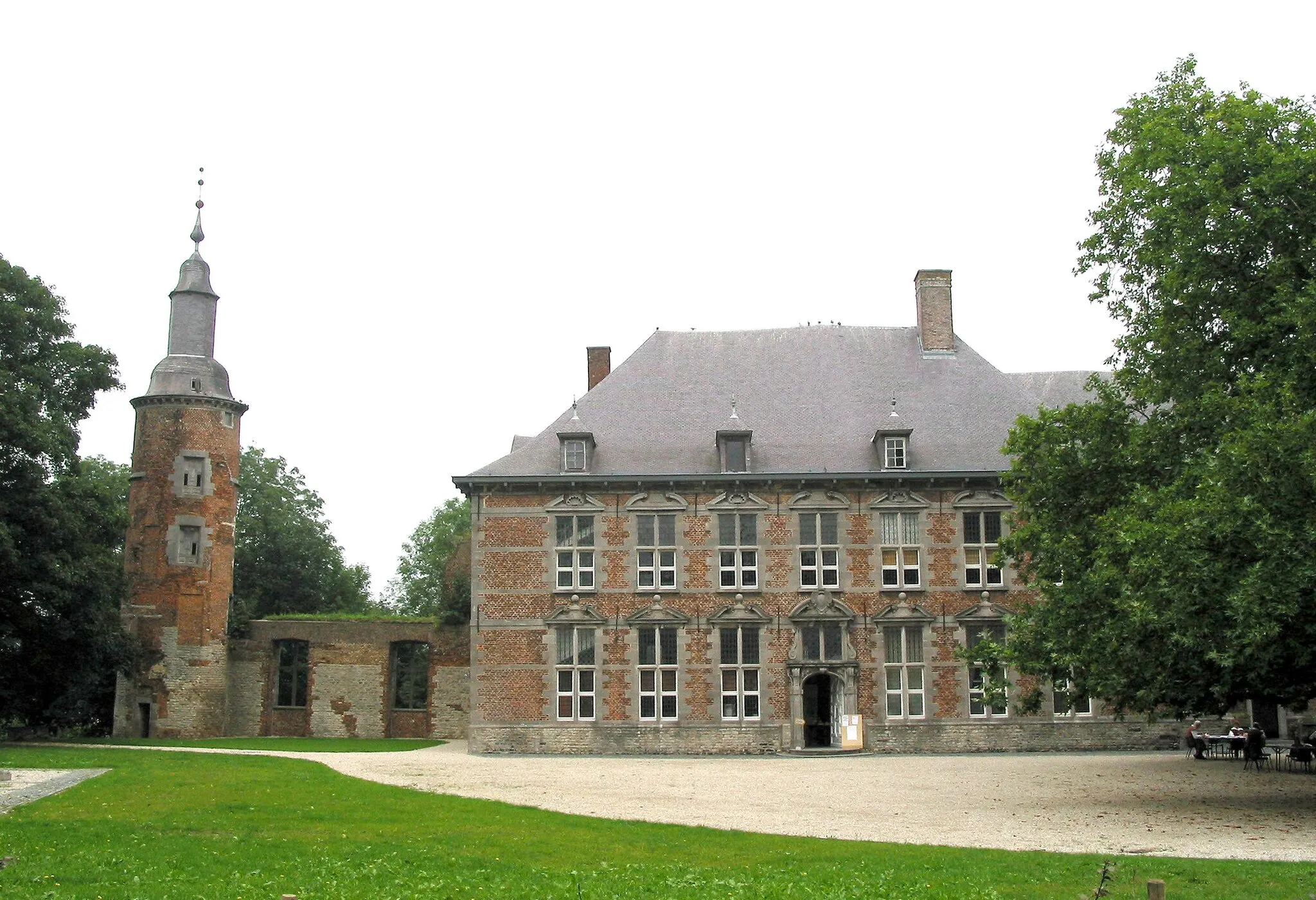 Photo showing: Trazegnies (Belgium), the castle (XI-XVIth century).