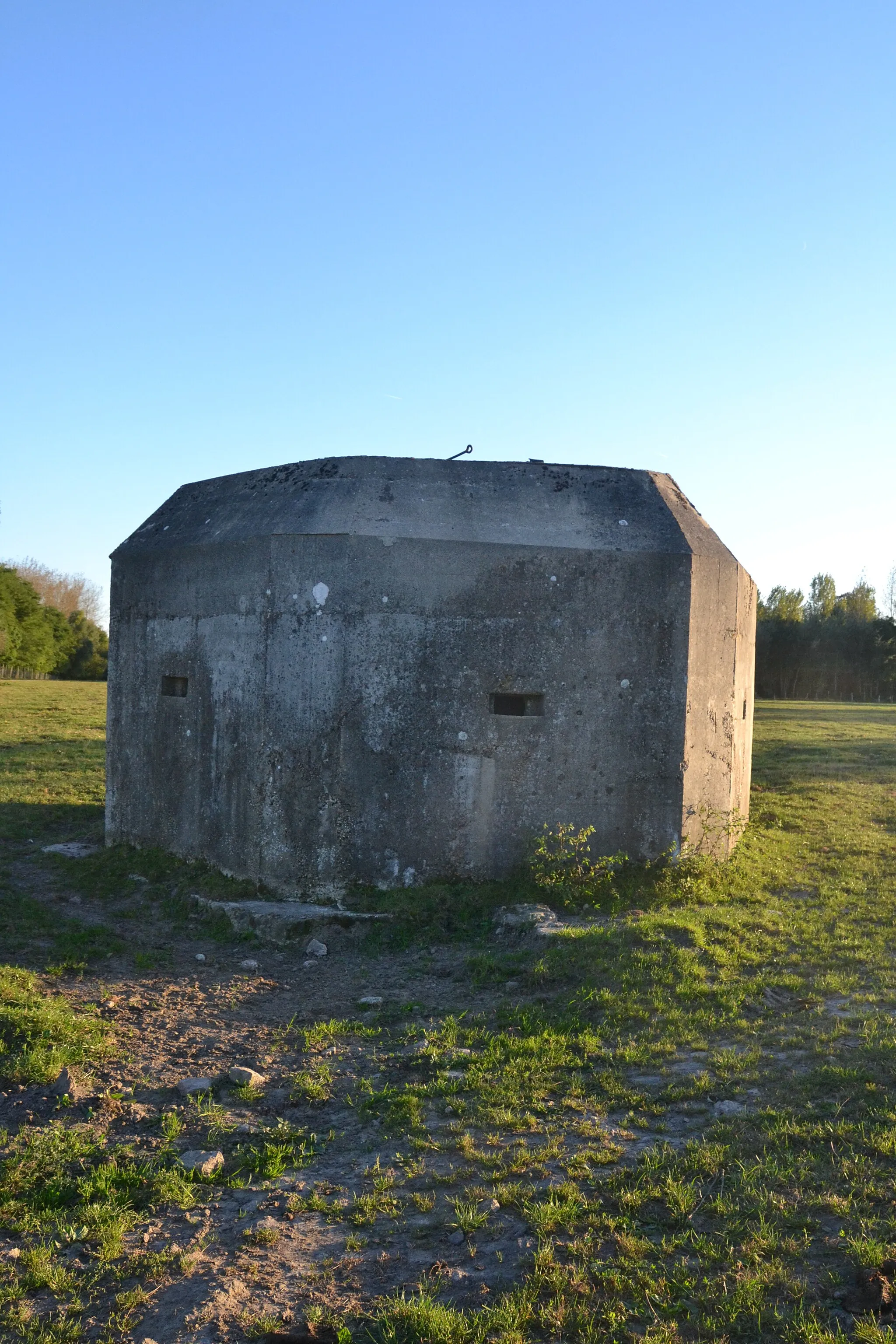 Photo showing: Casemate de la ligne Maginot près de Lecelles (Nord, France).