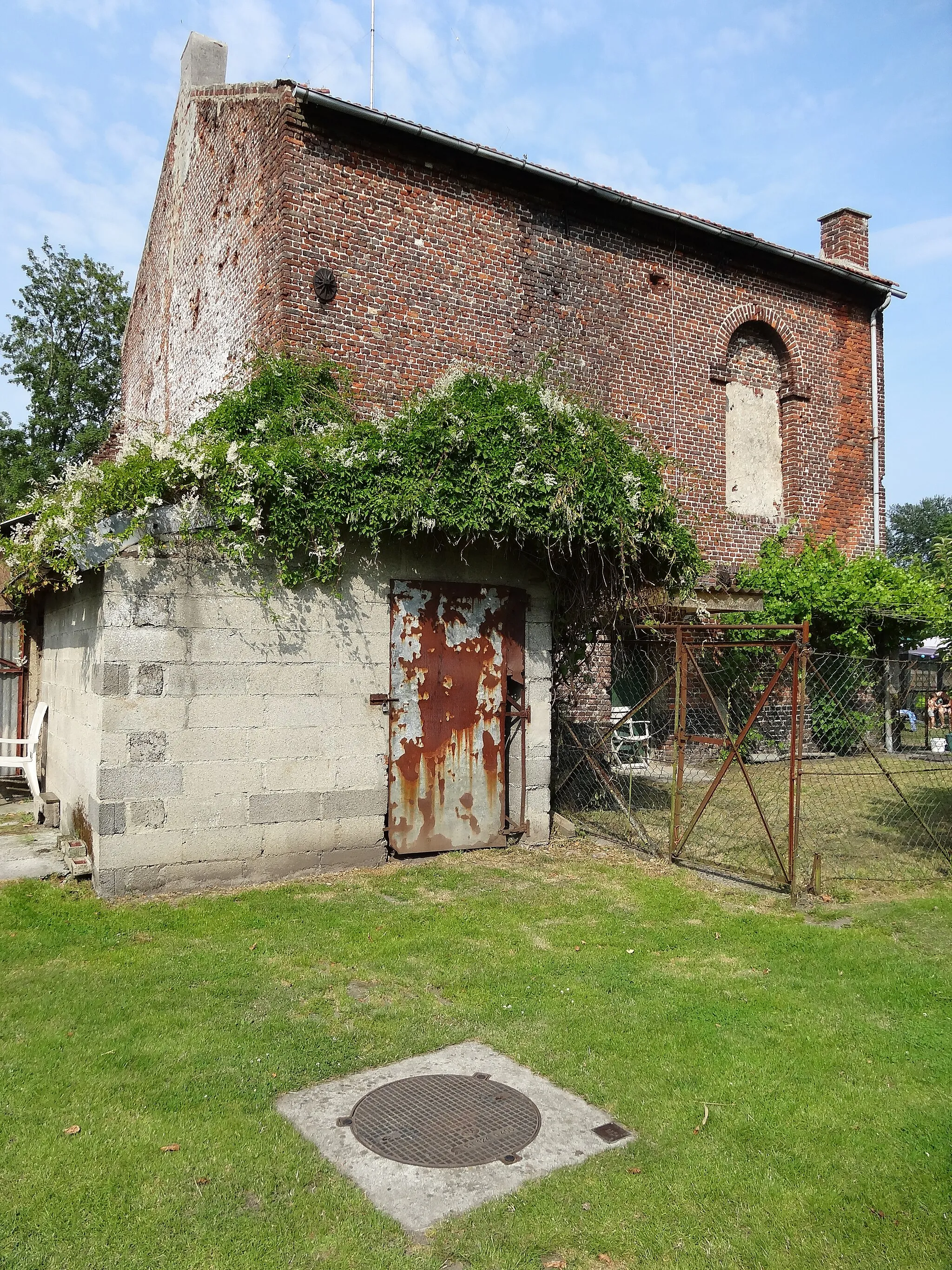 Photo showing: La fosse Sophie de la Compagnie des mines d'Anzin était un charbonnage du bassin minier du Nord-Pas-de-Calais constitué d'un seul puits situé à Hergnies, Nord, Nord-Pas-de-Calais, France. La fosse Sophie est inscrite sur la liste du patrimoine mondial par l'Unesco le 30 juin 2012 et y constitue en partie le site no 5.