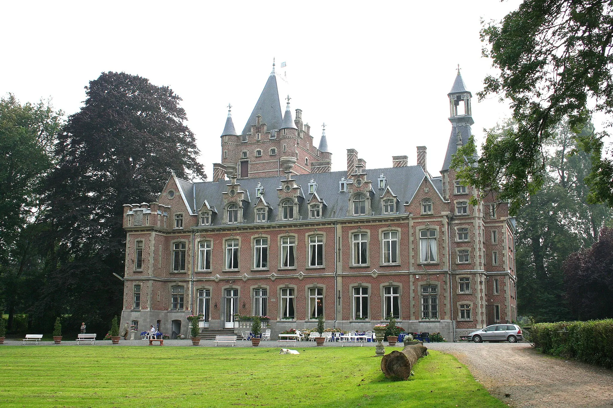 Photo showing: Chaussée-Notre-Dame-Louvignies (Belgium), the Louvignies castle.