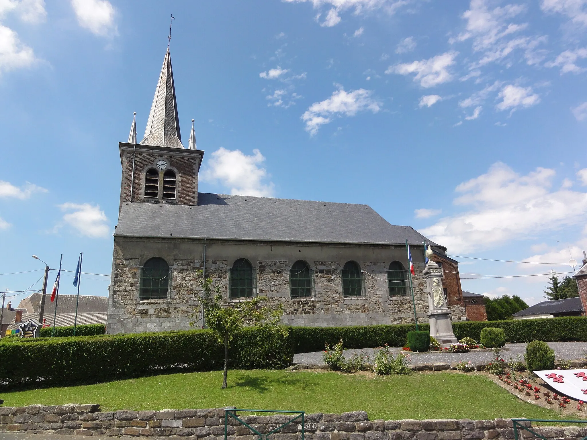 Photo showing: Villers-Sire-Nicole (Nord, Fr) église Saint Martin, vue latérale