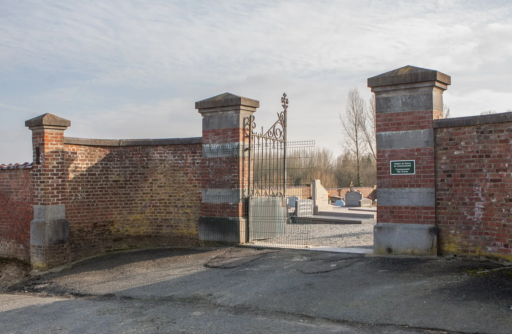 Photo showing: Graty Communal Cemetery