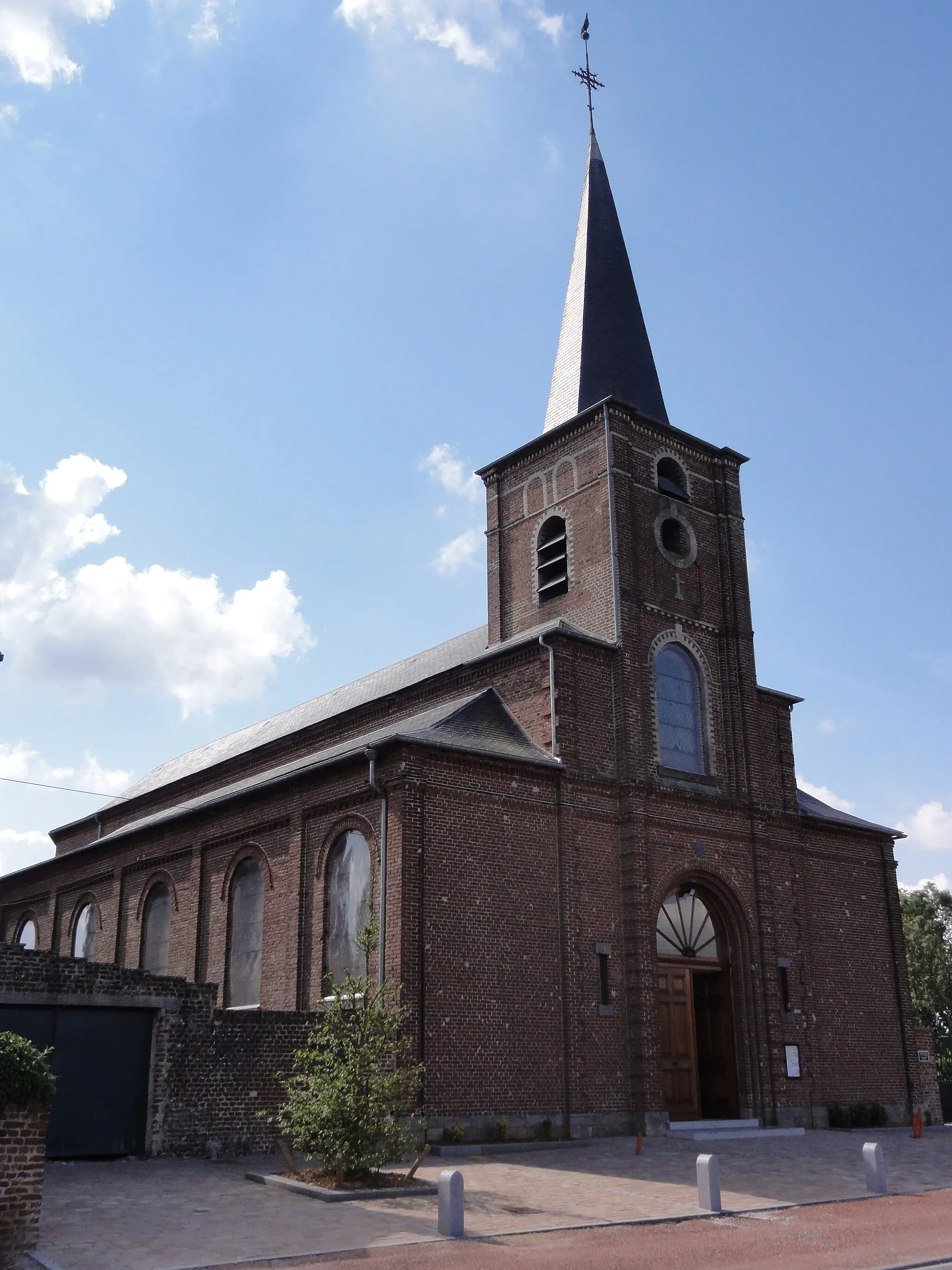 Photo showing: Croix-Caluyau (Nord, Fr) église