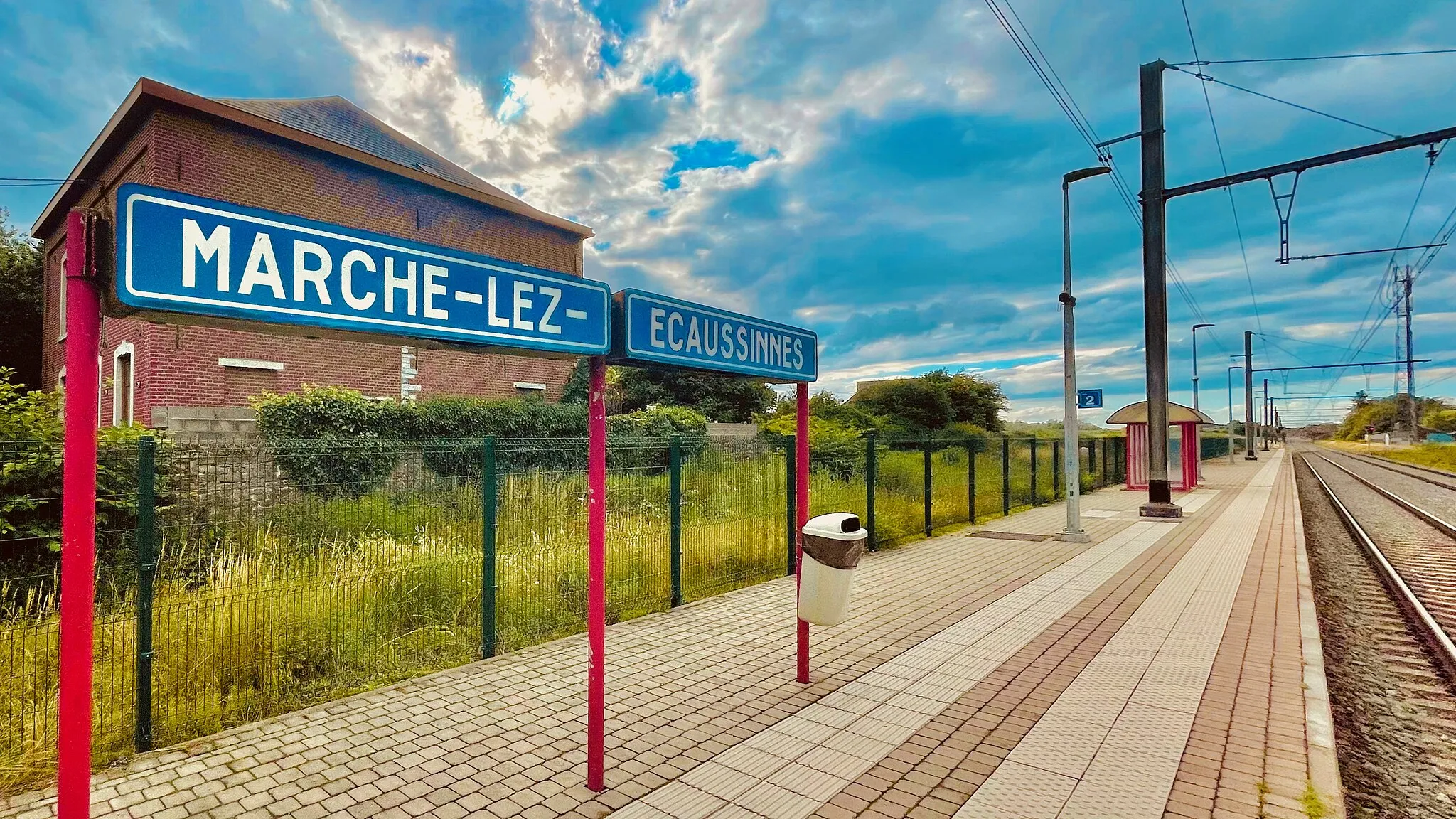 Photo showing: Station Marche-lez-Ecaussinnes Naam