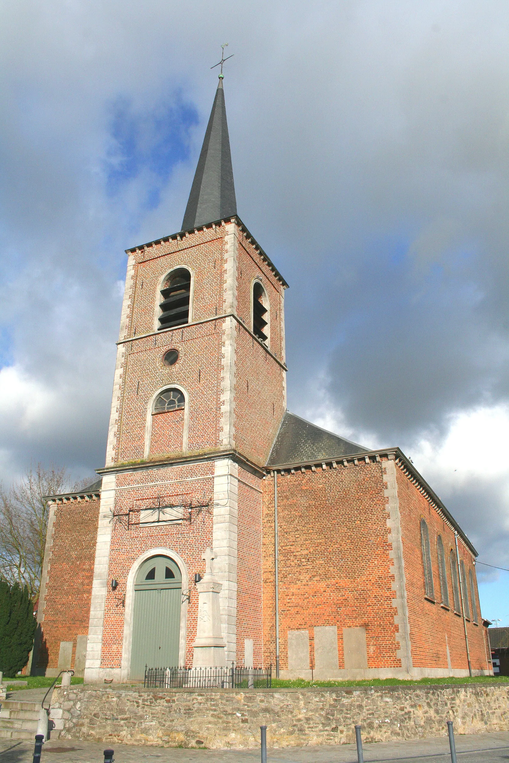 Photo showing: Isières (Belgium), the Saint Peter’s church (1840).