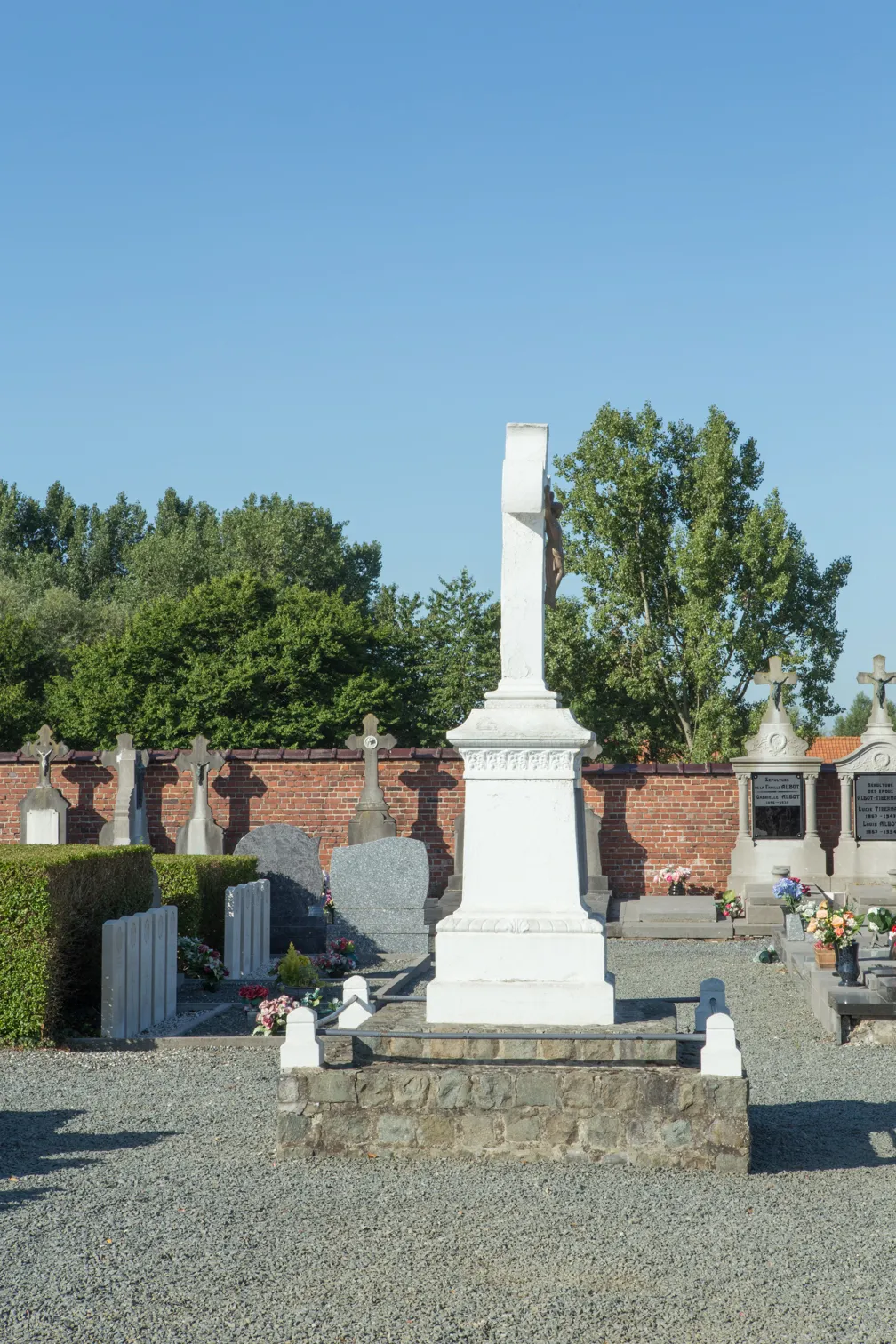 Photo showing: Isieres Communal Cemetery