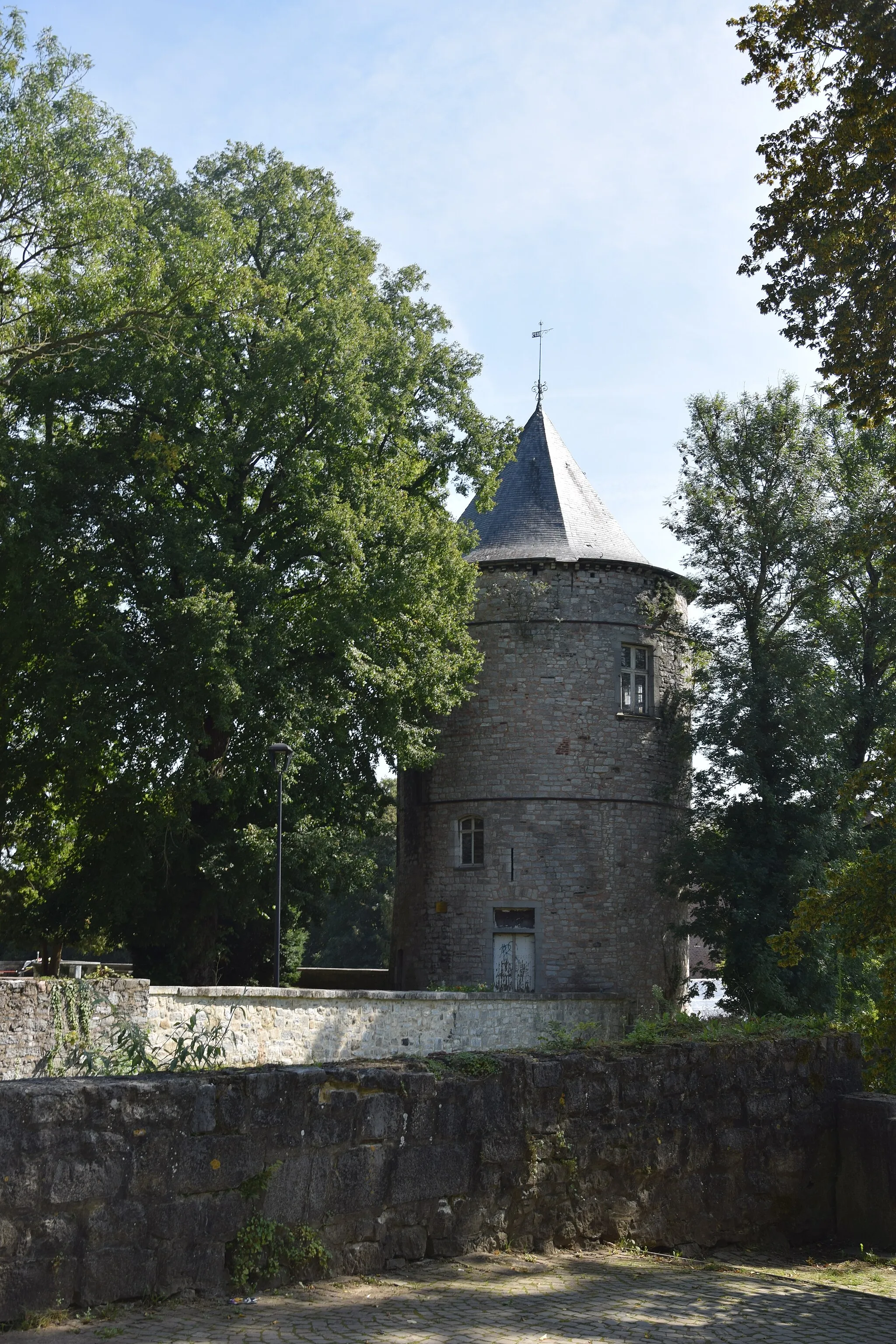 Photo showing: Castle of Fontaine-l'Évêque