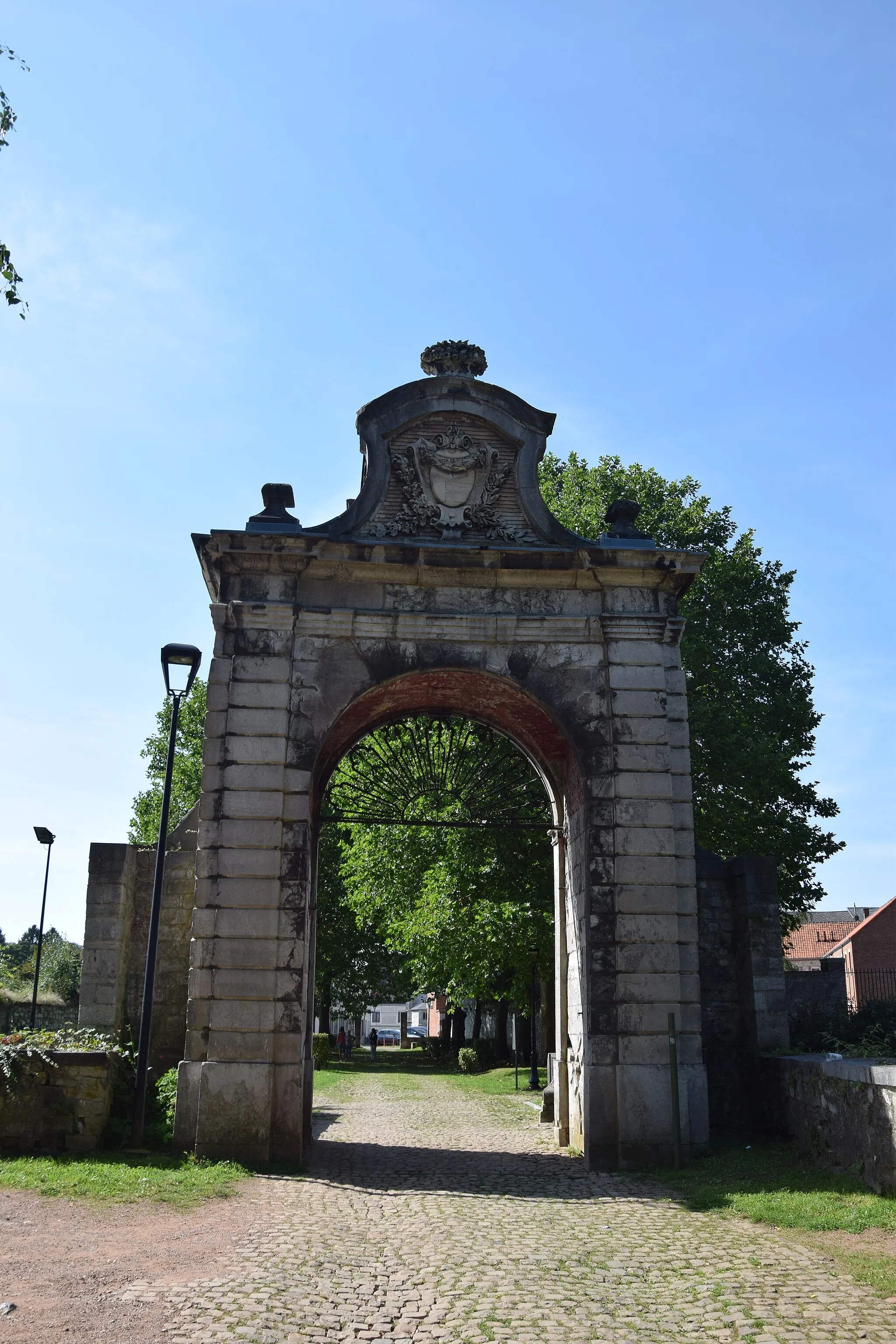 Photo showing: Castle of Fontaine-l'Évêque