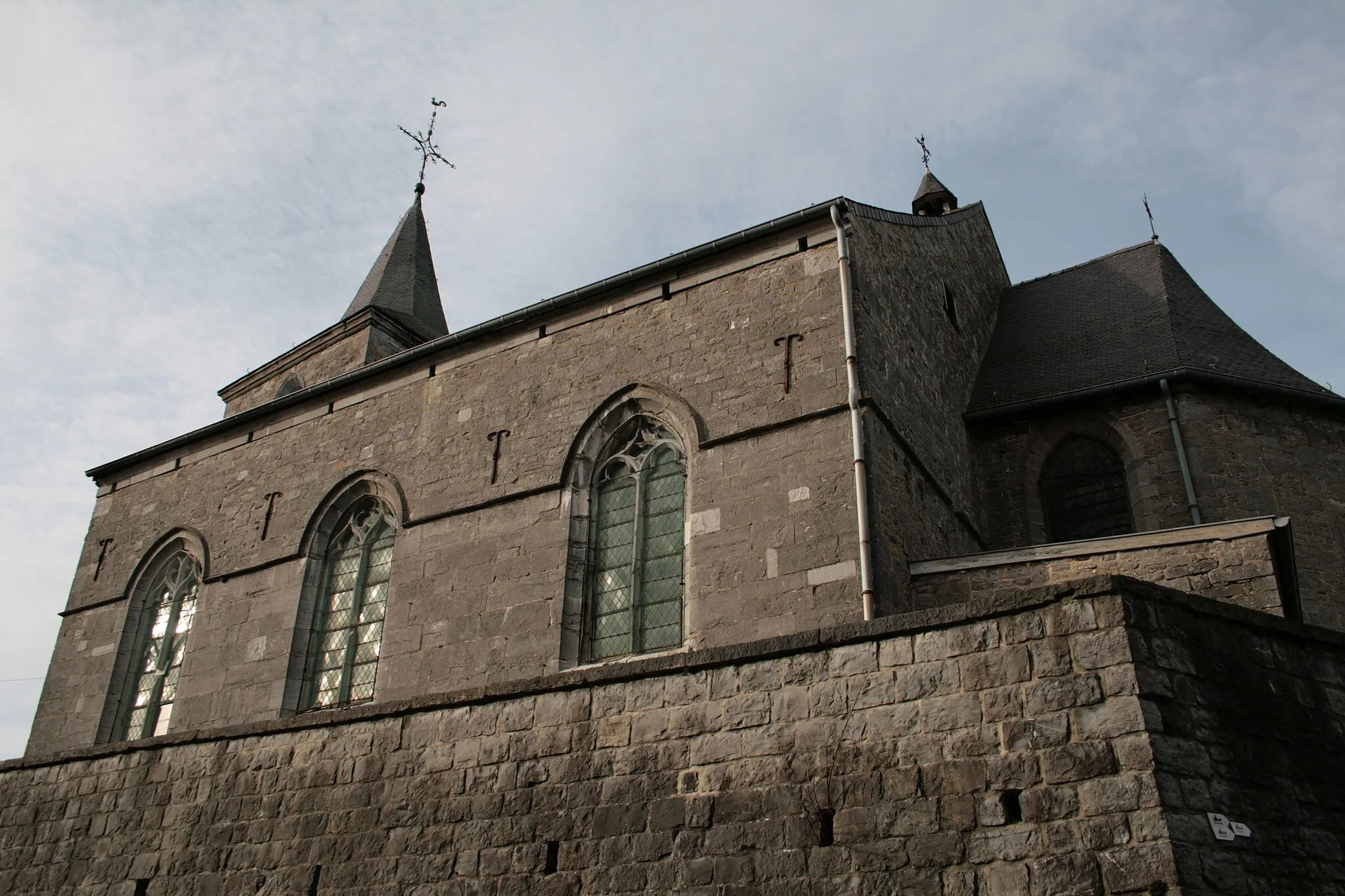 Photo showing: Daussois (Belgium), the Saint Vaast church (XVIth century).